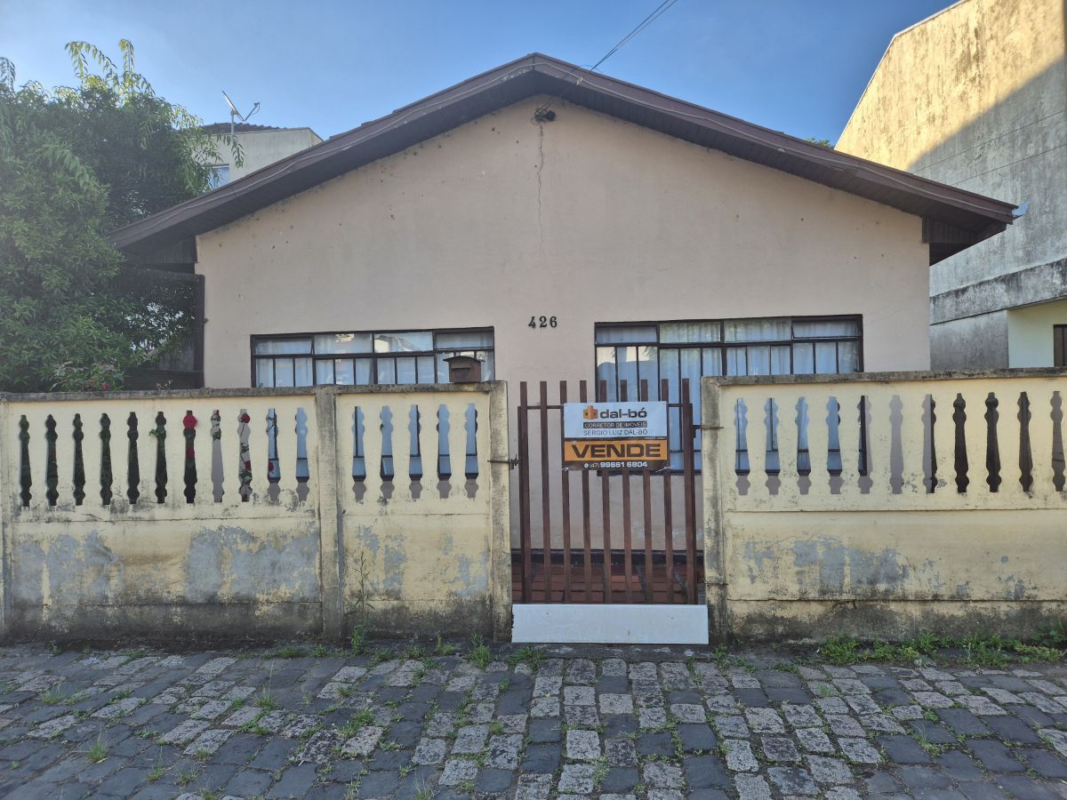 Imagem do A VENDA - Casa mista com 91 m2 na Rua José Boiteux 426 - Centro da cidade