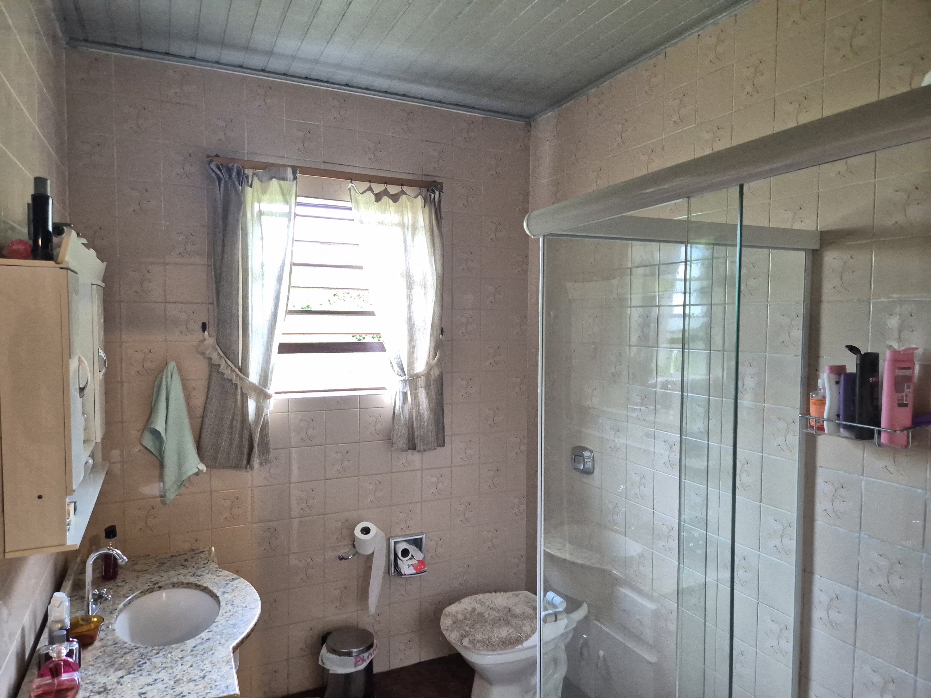 Imagem do A VENDA - Casa em alvenaria com 210 m2 - Terreno com 800 m2 - Frente pavimentada - Financiável