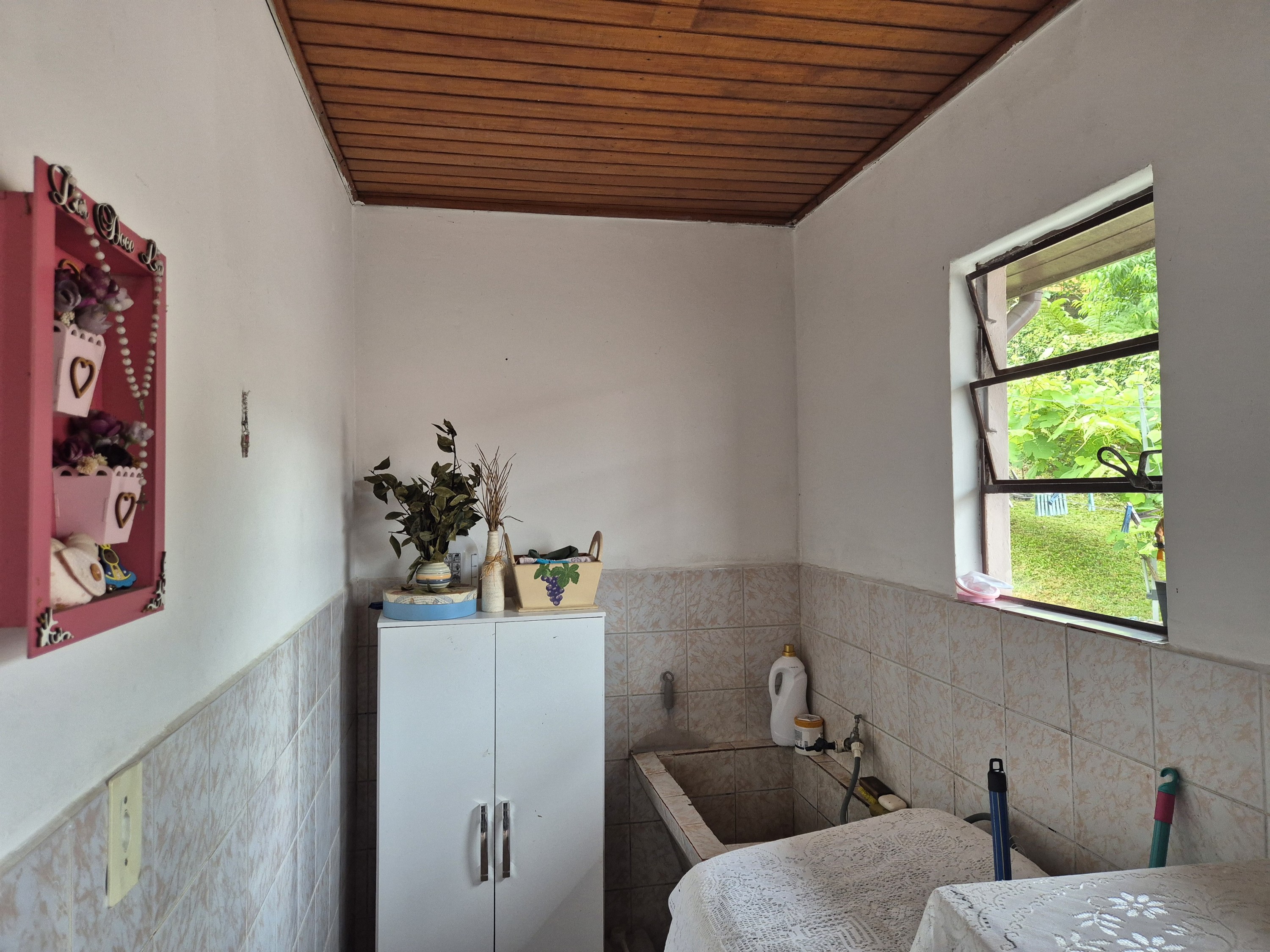 Imagem do A VENDA - Casa em alvenaria com 210 m2 - Terreno com 800 m2 - Frente pavimentada - Financiável