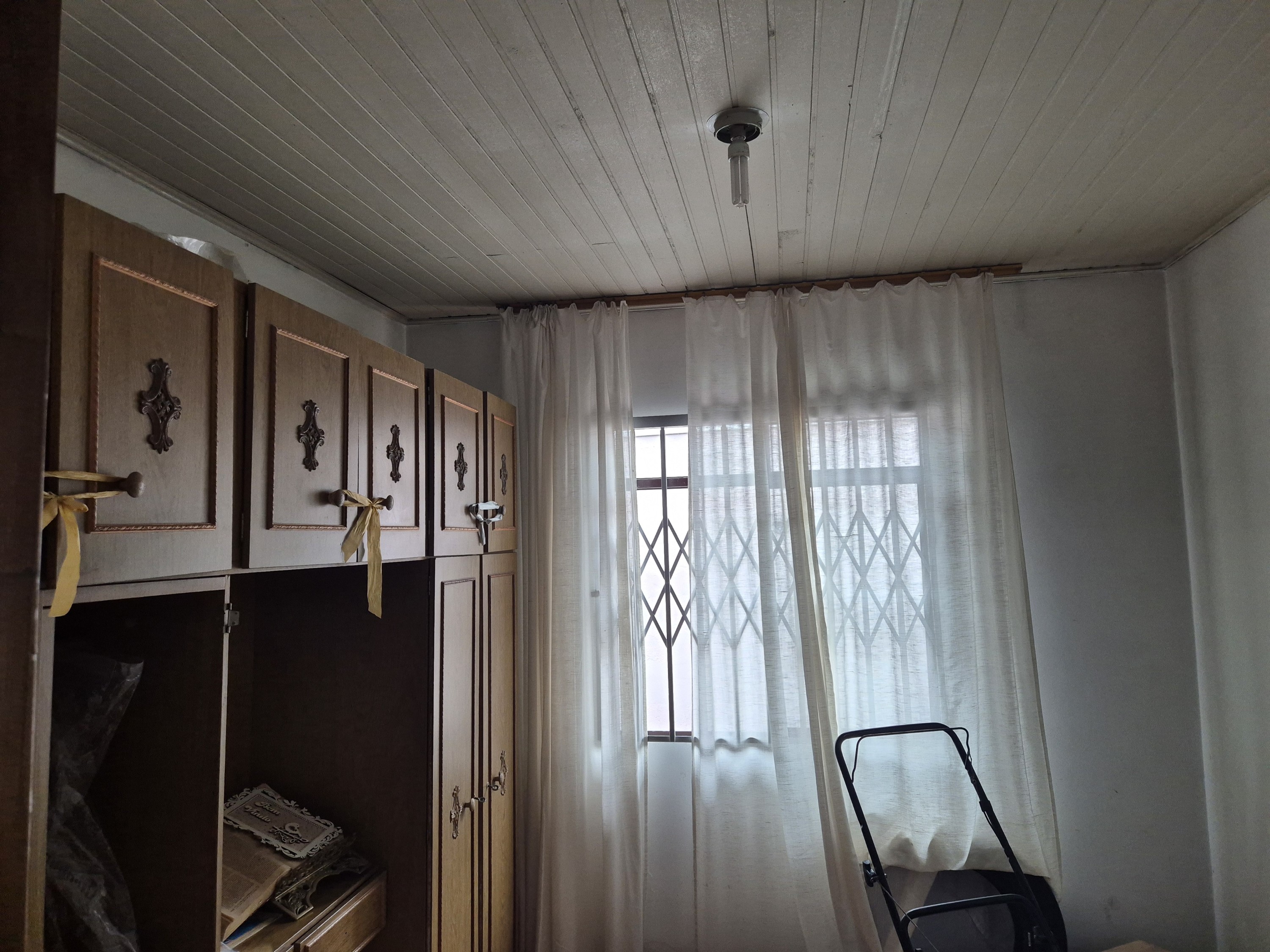 Imagem do A VENDA - Casa em alvenaria com 210 m2 - Terreno com 800 m2 - Frente pavimentada - Financiável