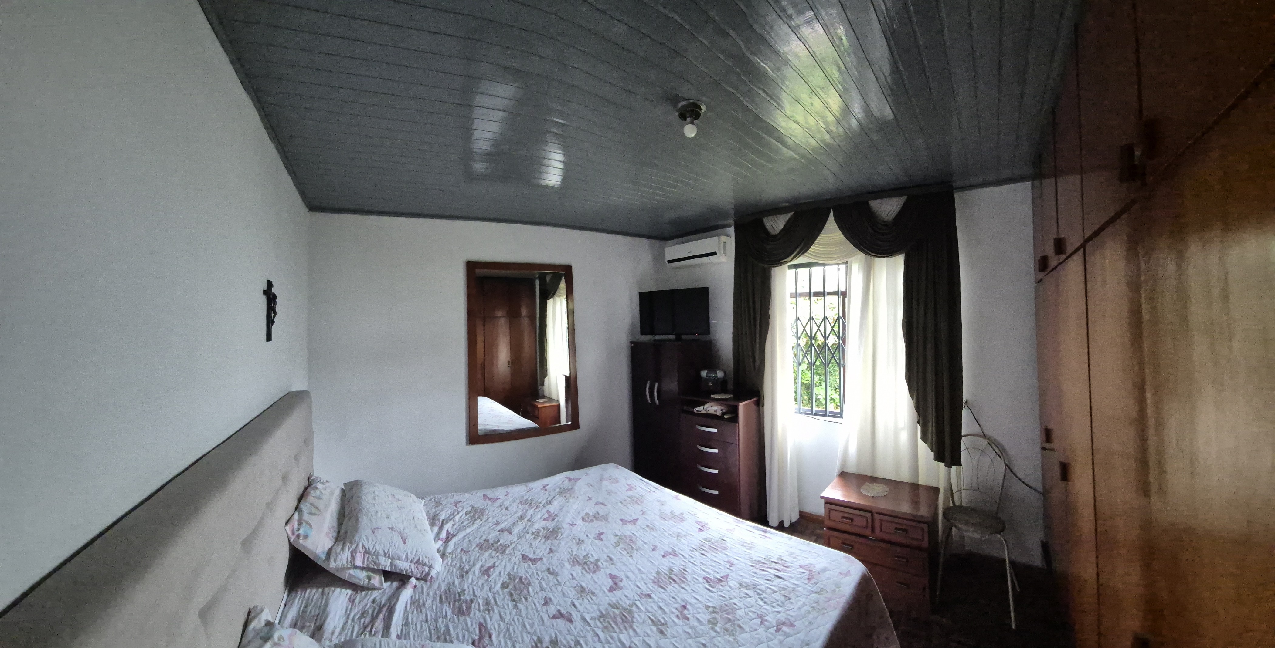 Imagem do A VENDA - Casa em alvenaria com 210 m2 - Terreno com 800 m2 - Frente pavimentada - Financiável