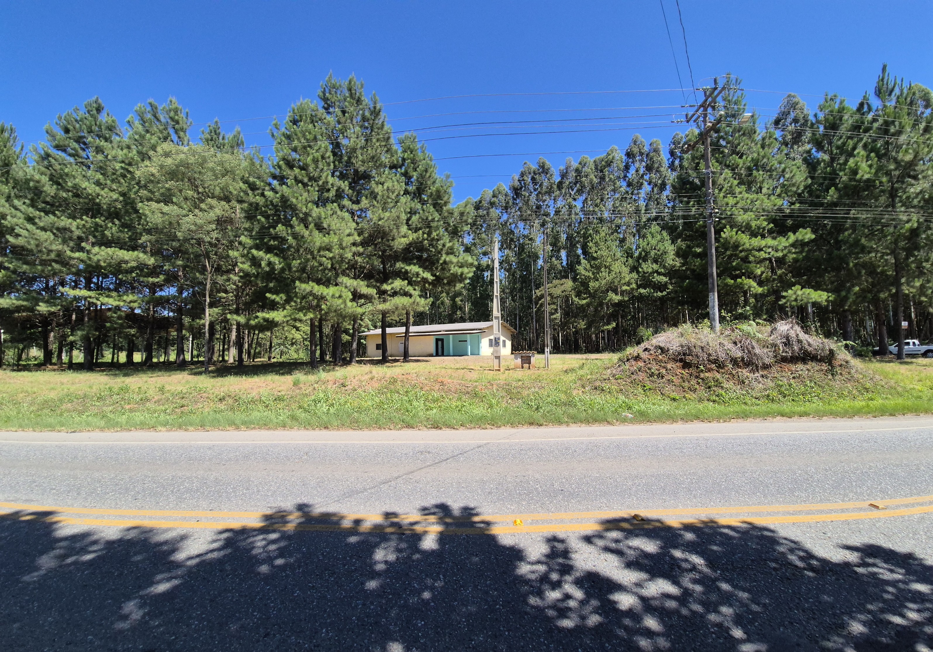 Imagem do Terreno com 3.150 m2- e Barracão com 300 m2  - Km 6 - Frente para SC 303 - Trevo.