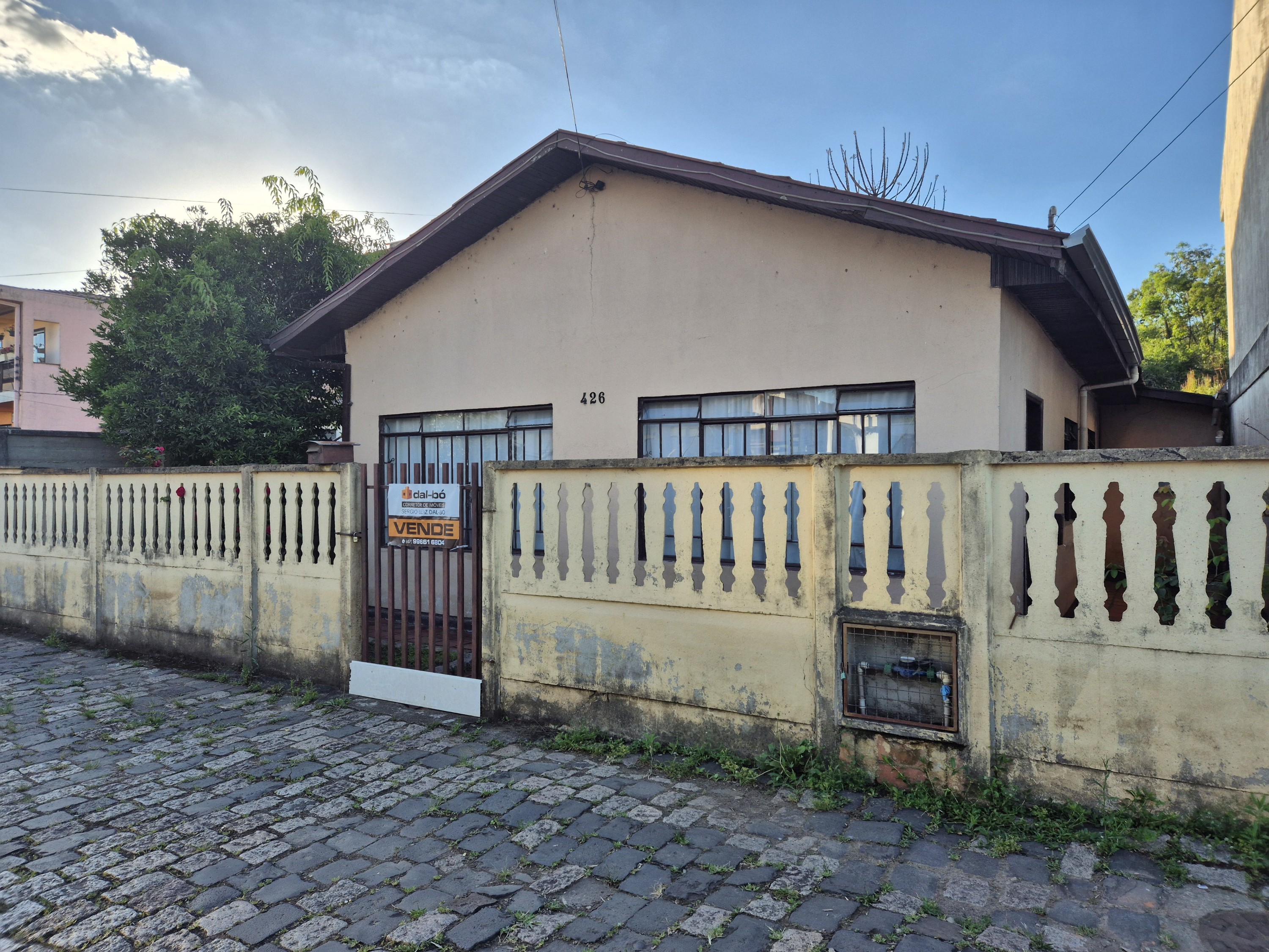 Imagem do A VENDA - Casa mista com 91 m2 na Rua José Boiteux 426 - Centro da cidade
