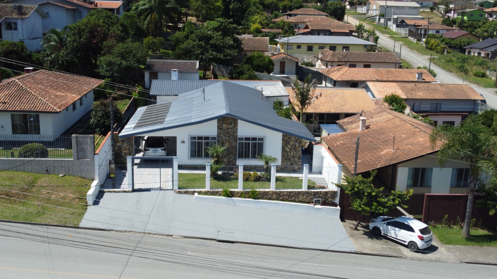 Imagem do A venda - Casa em Alvenaria com 150 m2 - Reformada Murada com Portão eletronico