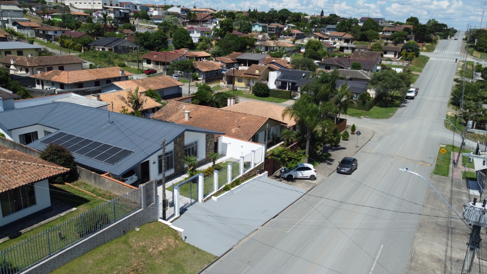 Imagem do A venda - Casa em Alvenaria com 150 m2 - Reformada Murada com Portão eletronico