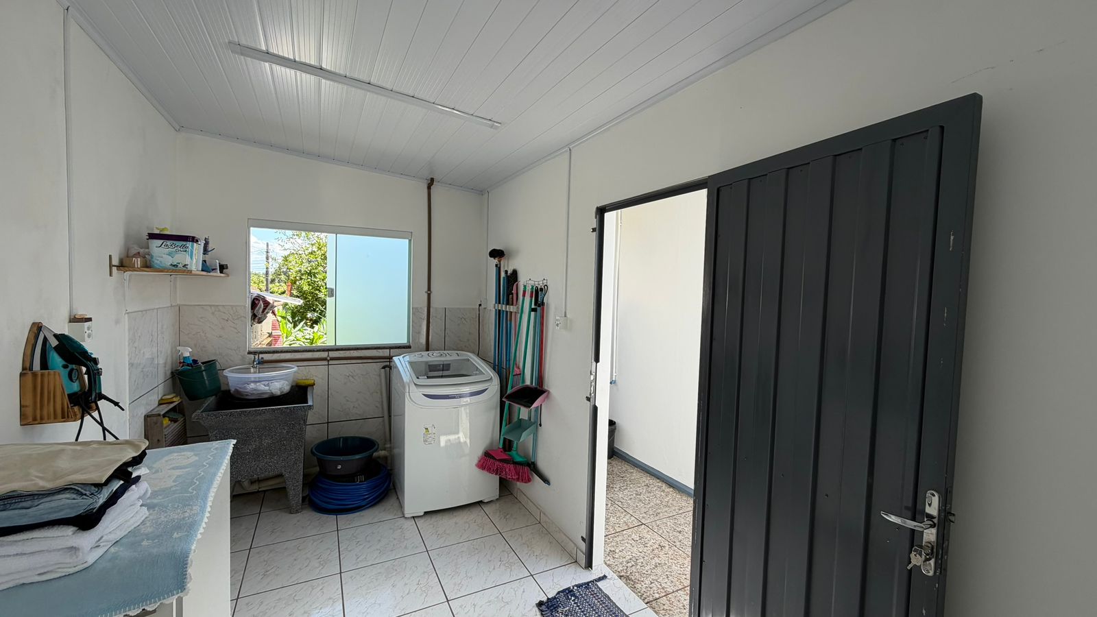 Imagem do A venda - Casa em Alvenaria com 150 m2 - Reformada Murada com Portão eletronico