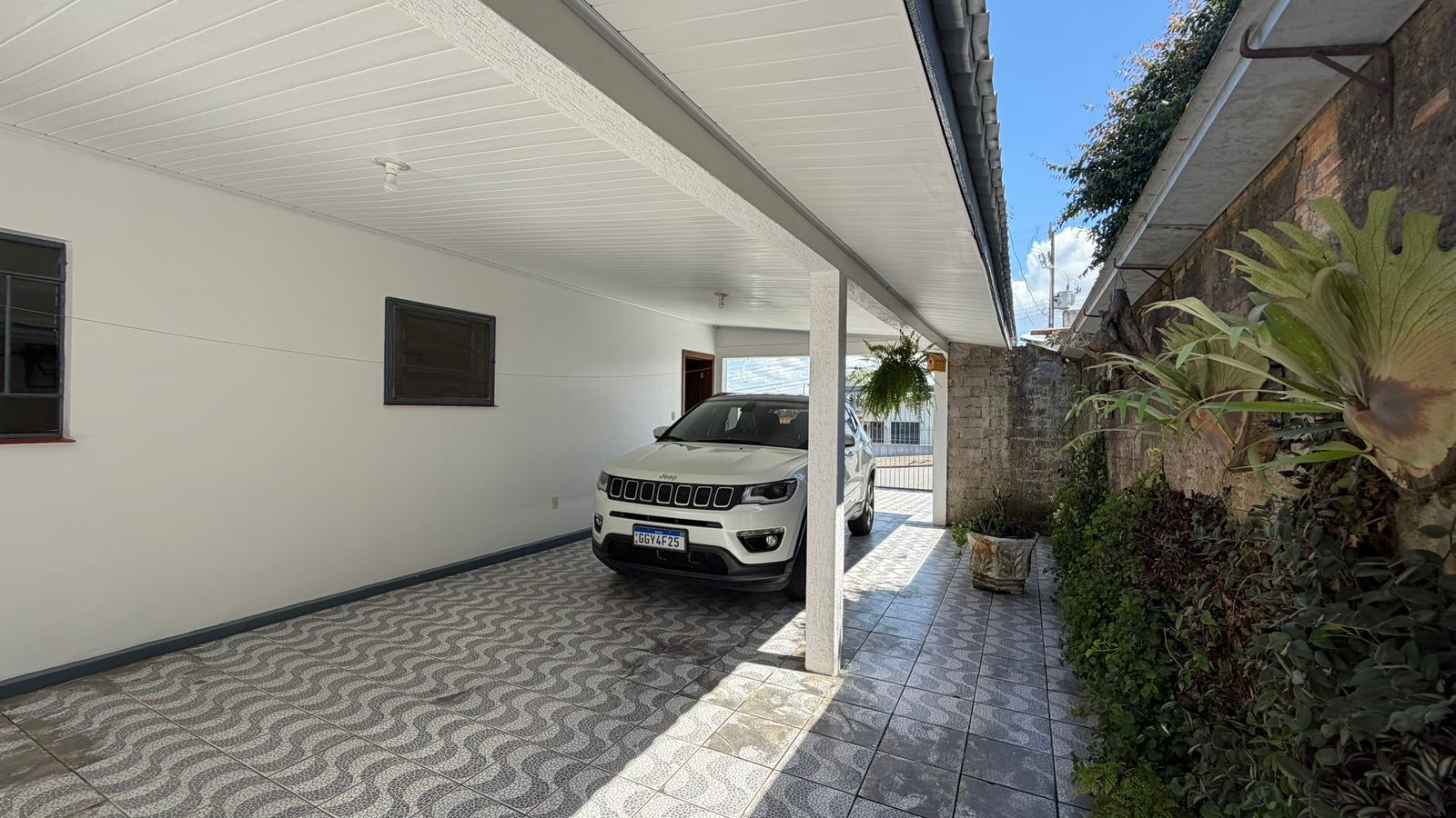 Imagem do A venda - Casa em Alvenaria com 150 m2 - Reformada Murada com Portão eletronico