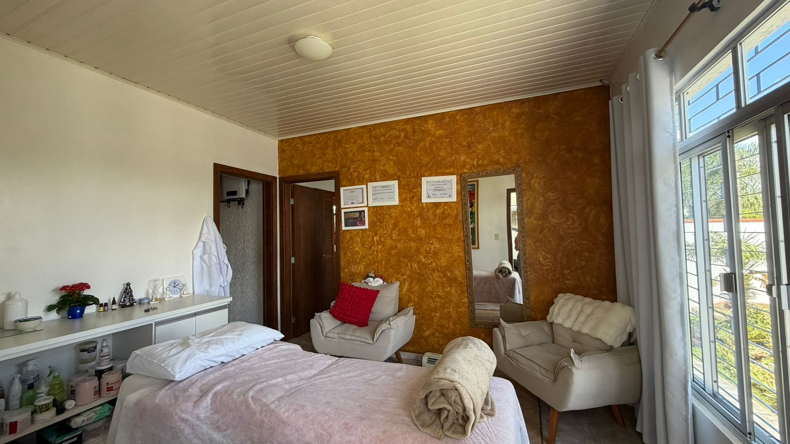 Imagem do A venda - Casa em Alvenaria com 150 m2 - Reformada Murada com Portão eletronico