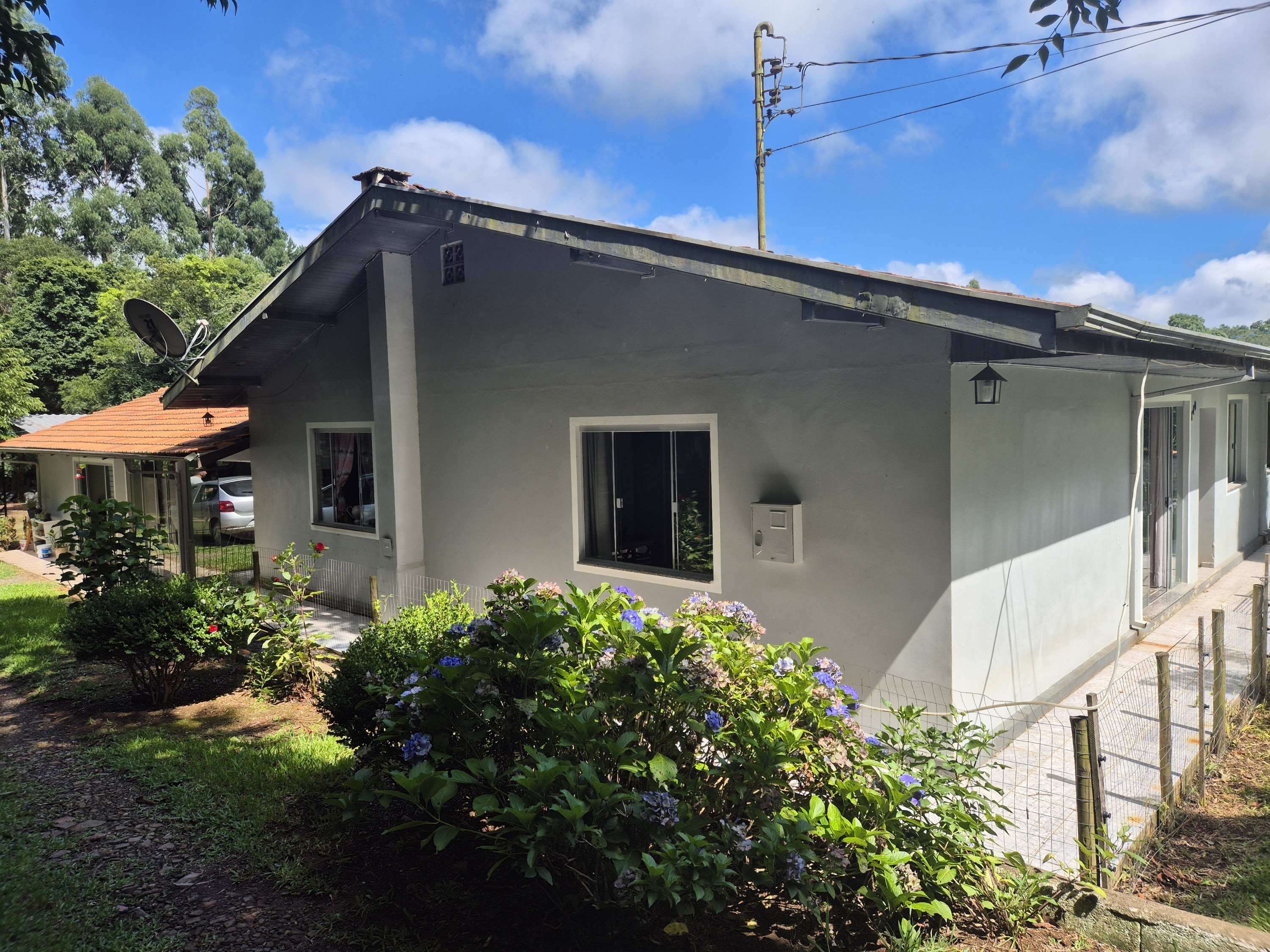 Imagem do Sitio com 4.000 m2 de área e casa em Alvenaria com piscina