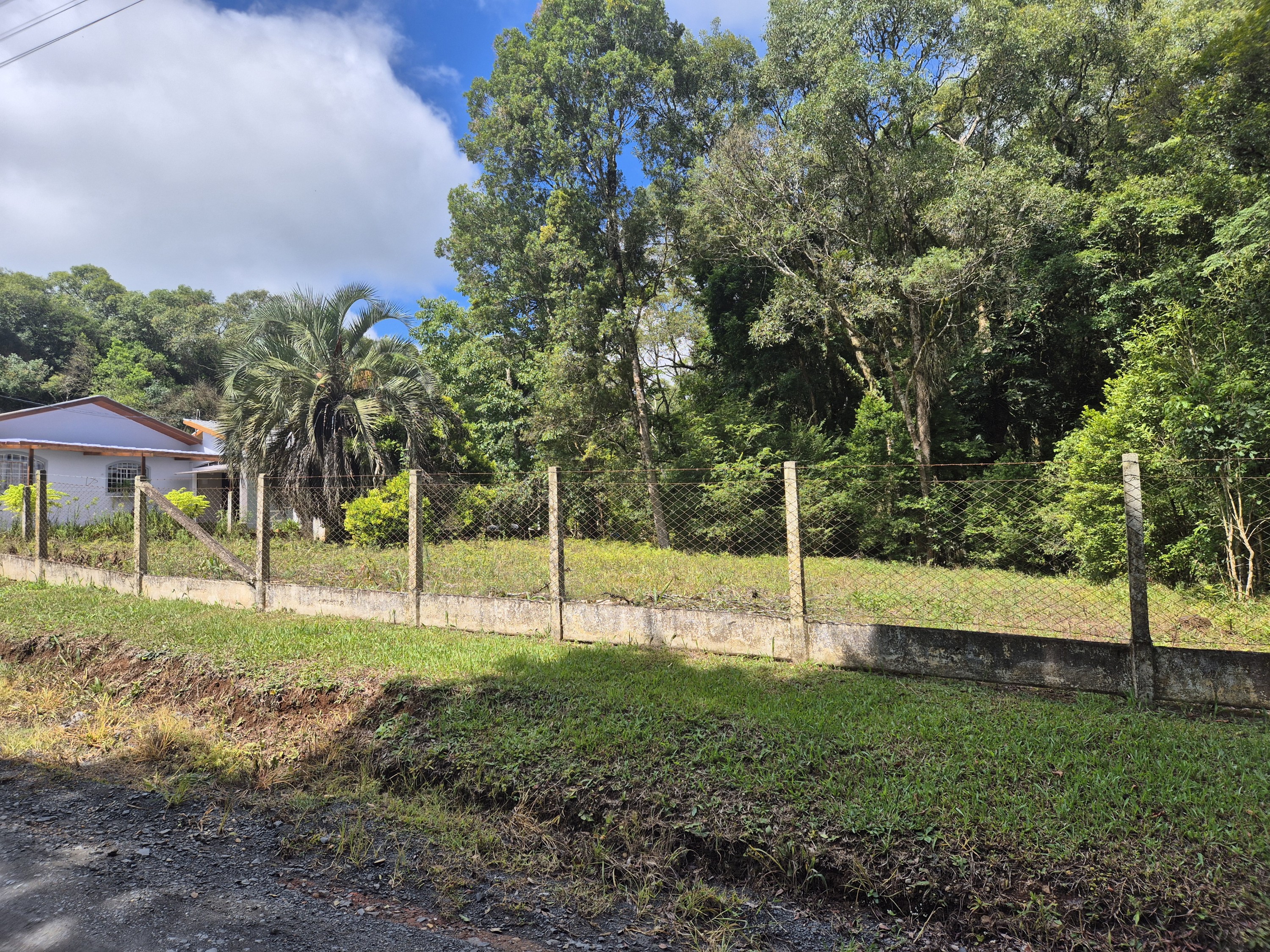 Imagem do Sitio com 4.000 m2 de área e casa em Alvenaria com piscina