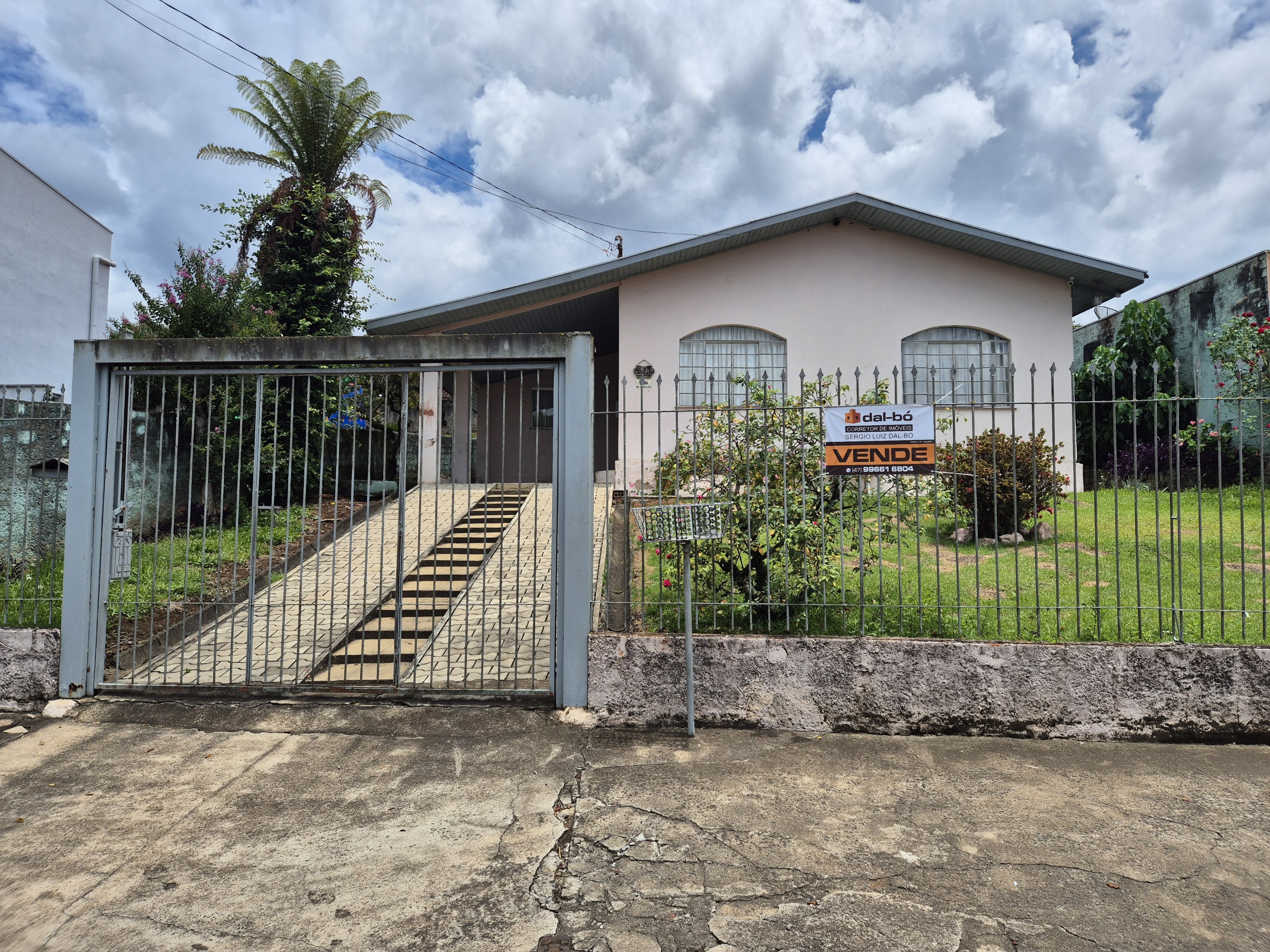 Imagem do Casa em Alvenaria com 165 m2 e terreno com 403,00 m2 - Rua Bernardo Olsen 671