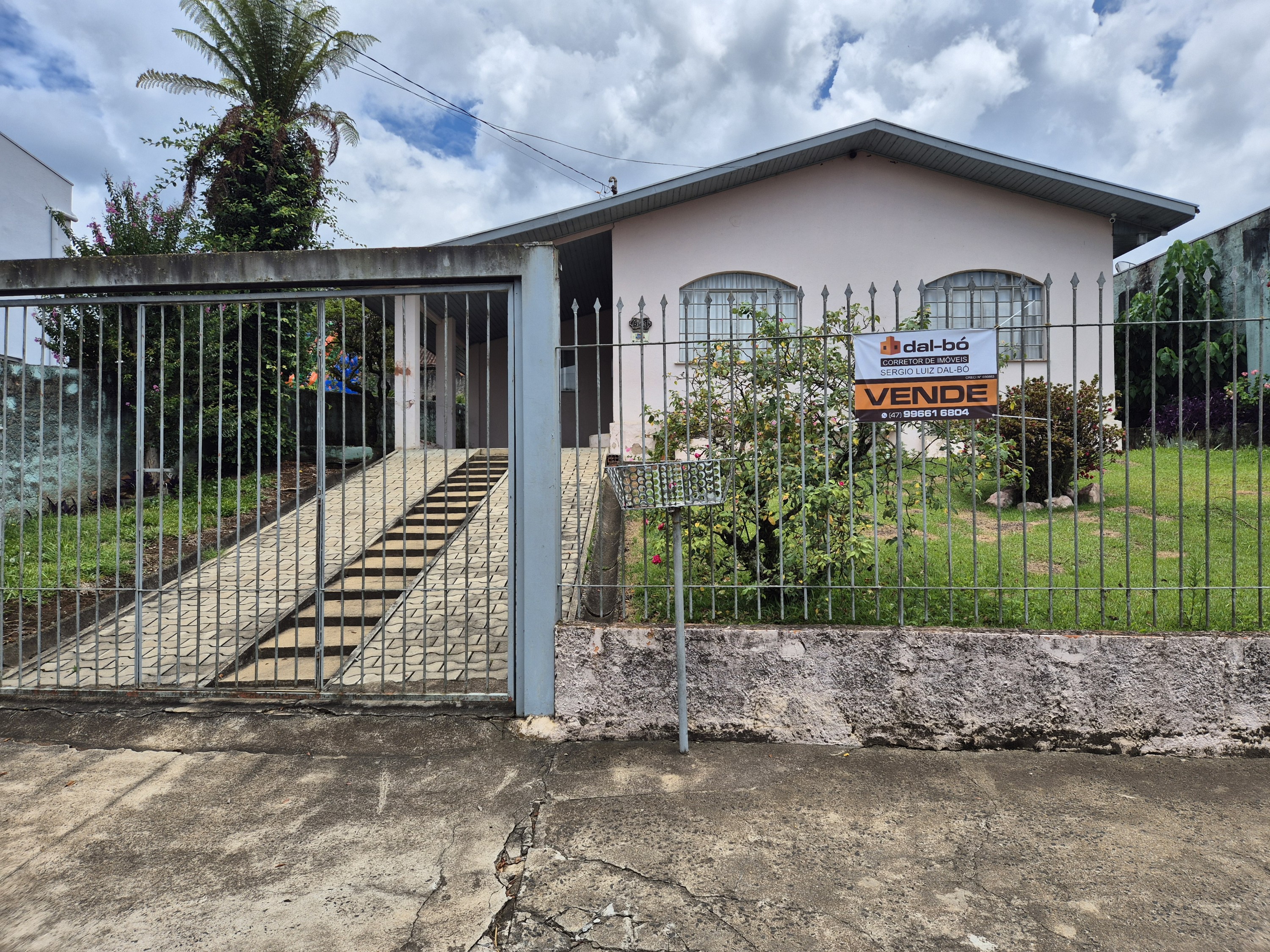 Imagem do Casa em Alvenaria com 165 m2 e terreno com 403,00 m2 - Rua Bernardo Olsen 671