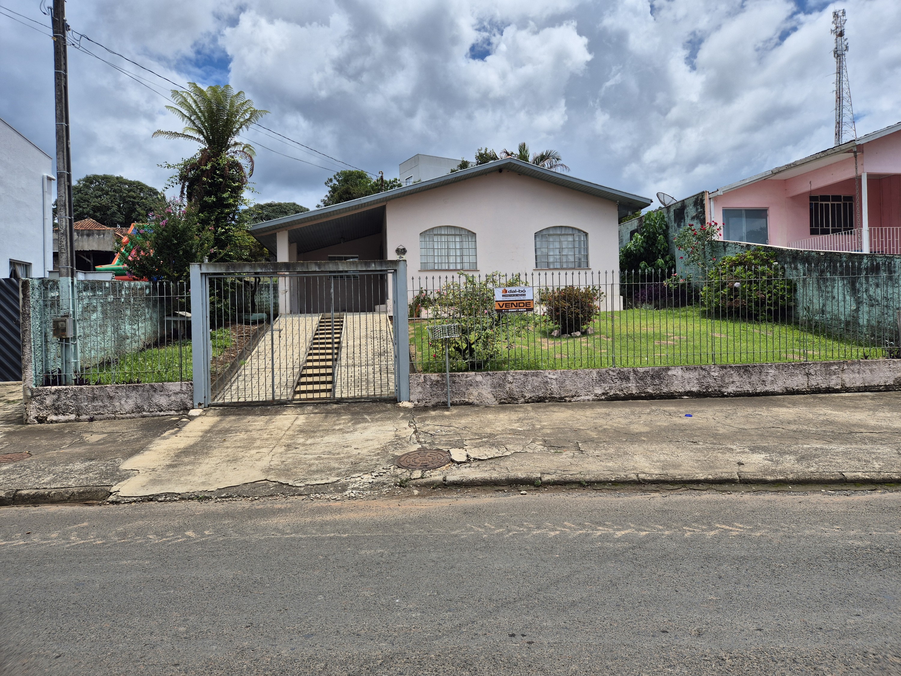 Imagem do Casa em Alvenaria com 165 m2 e terreno com 403,00 m2 - Rua Bernardo Olsen 671