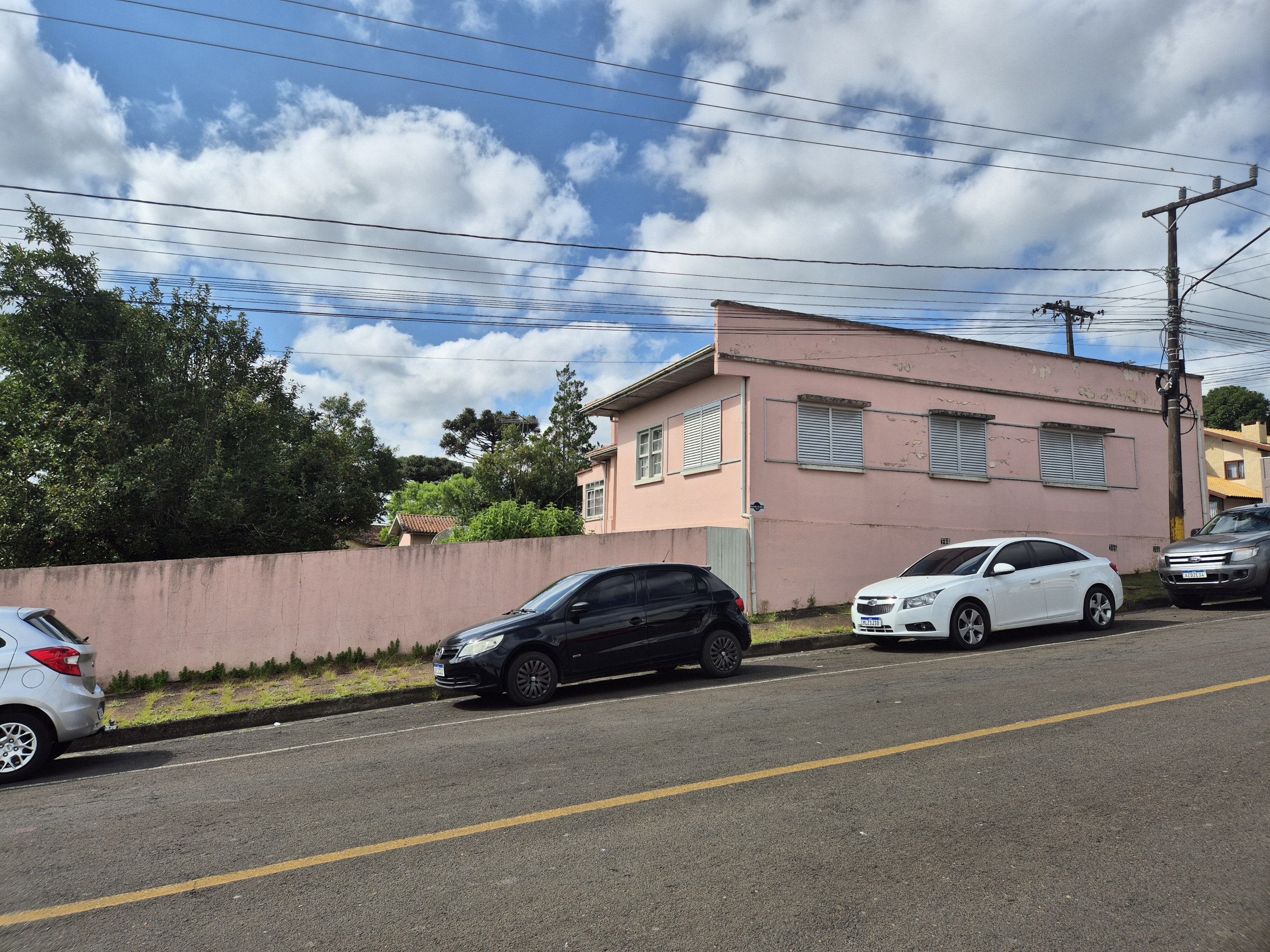 Imagem do Terreno Urbano com 800 m2 de esquina e casa antiga em alvenaria com 236 m2- No centro