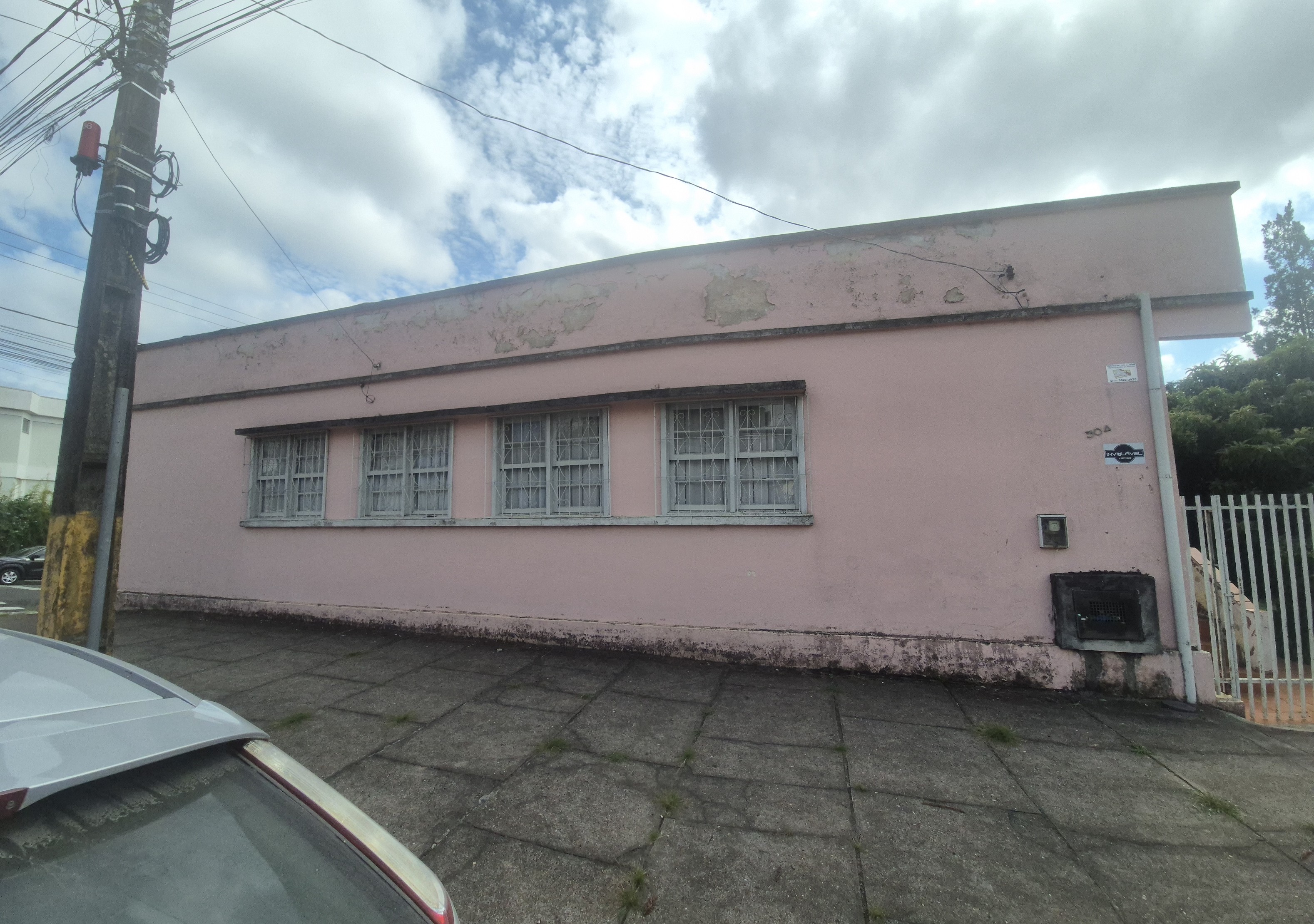 Imagem do Terreno Urbano com 800 m2 de esquina e casa antiga em alvenaria com 236 m2- No centro