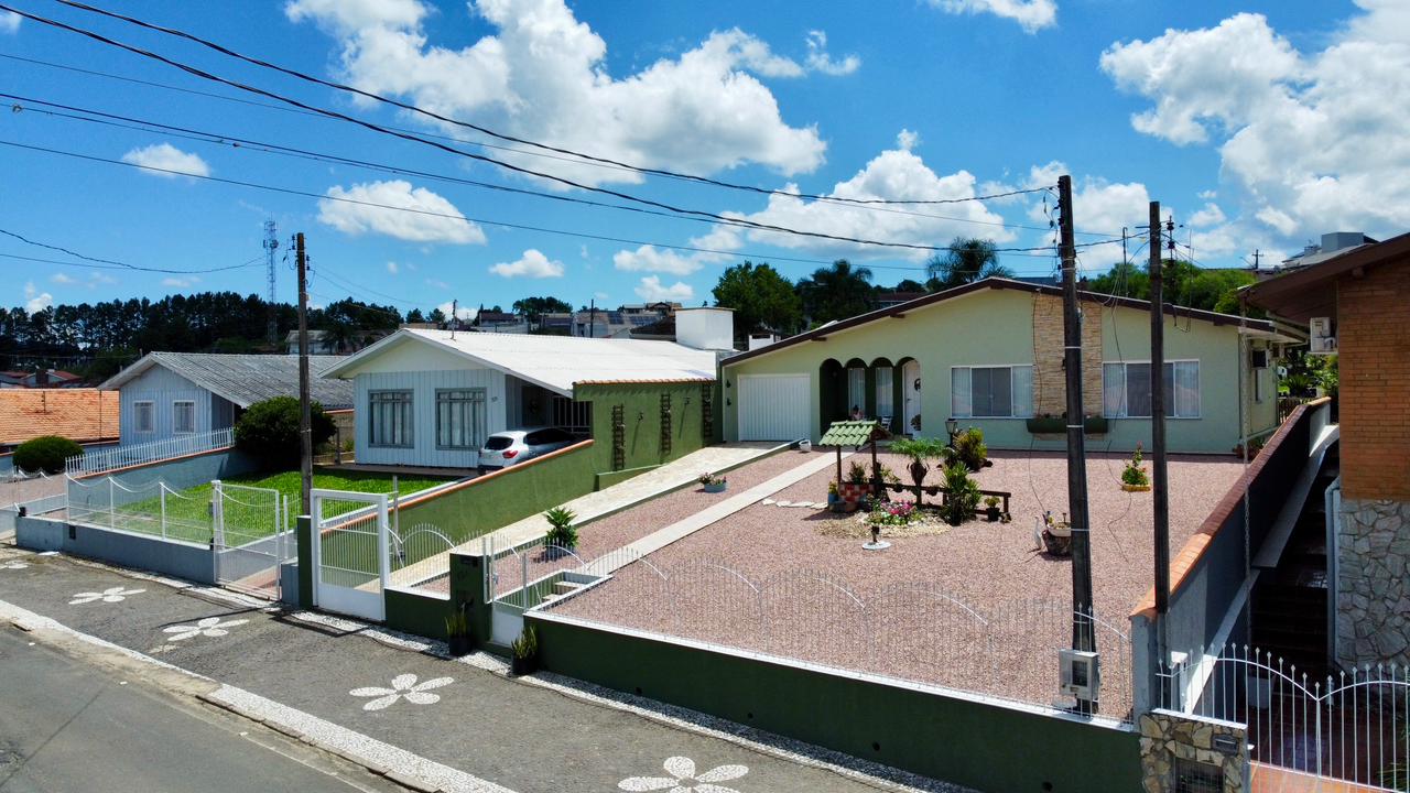 Imagem do Casa de Alvenaria com 151 m2 + Edícula com 25 m2 + piscina aquecida