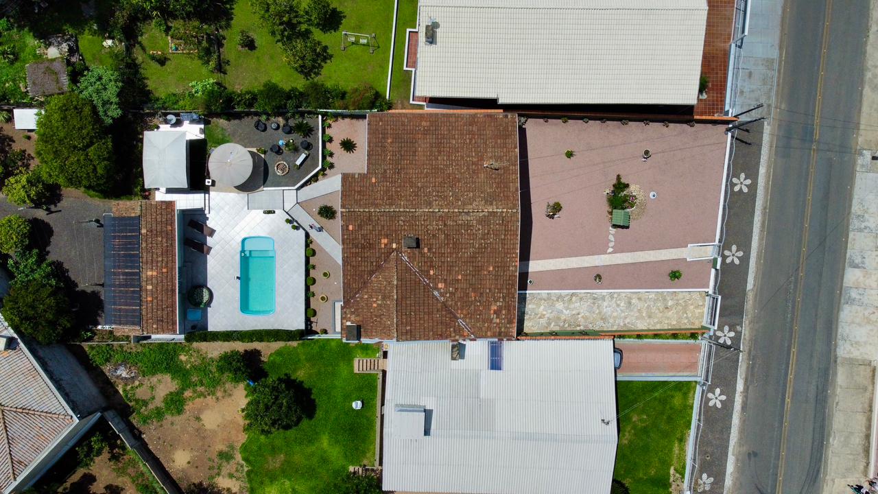 Imagem do Casa de Alvenaria com 151 m2 + Edícula com 25 m2 + piscina aquecida