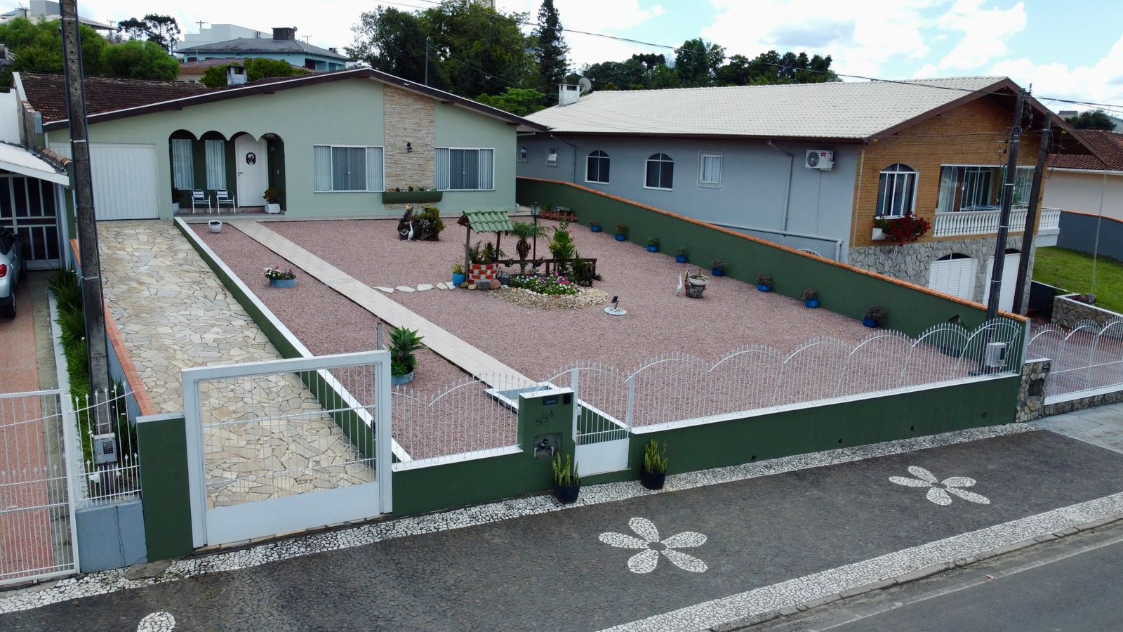 Imagem do Casa de Alvenaria com 151 m2 + Edícula com 25 m2 + piscina aquecida