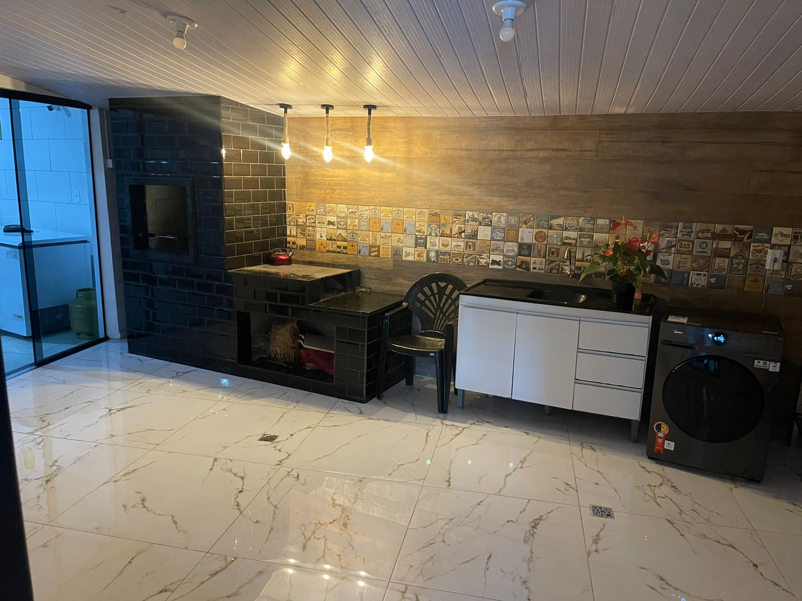 Imagem do Mercado - Lanchonete  e casa dois pavimentos nova no mesmo terreno