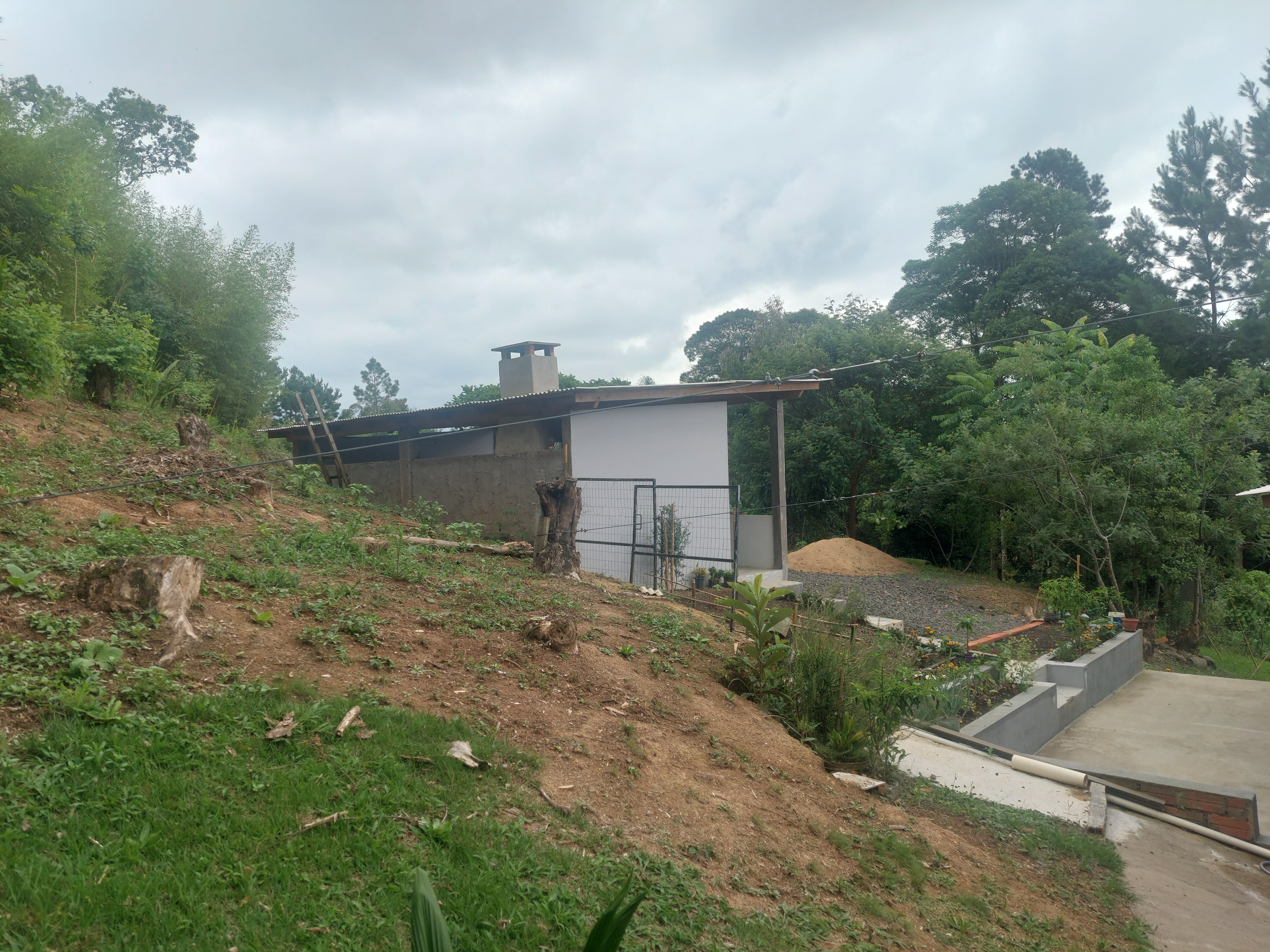 Imagem doChácara Urbana 10.000 m2 - Casa em Madeira Nobre - Deck de Angelim Pedra -  Marcilio Dias