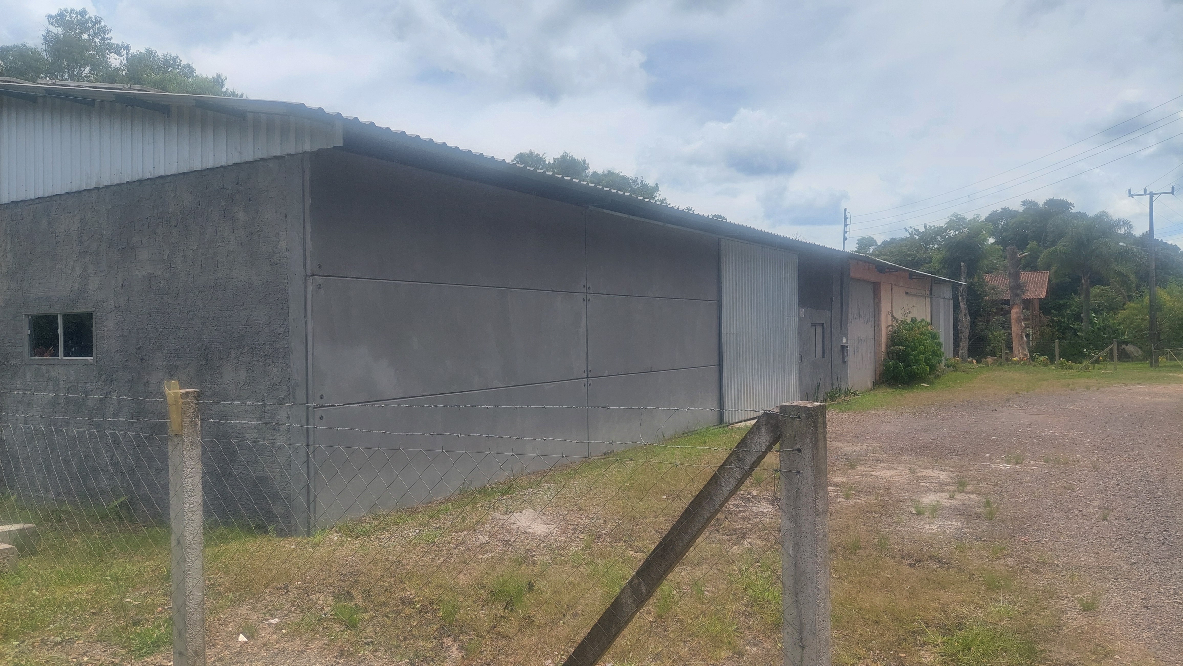 Imagem doExcelente Barracao em Alvenaria para Locação Pedra Branca frente para BR 280