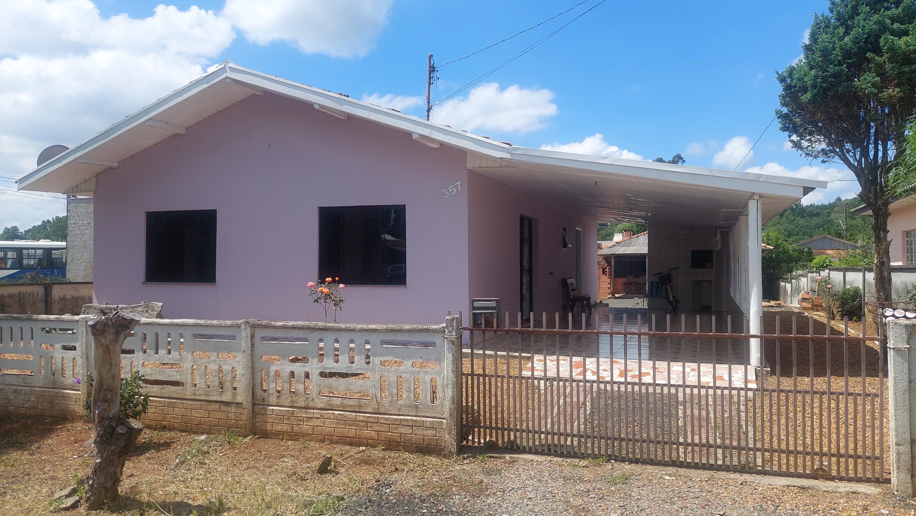 Imagem doCasa em Alvenaria com 100 m2 + Casa em Madeira nos fundos com 60 m2