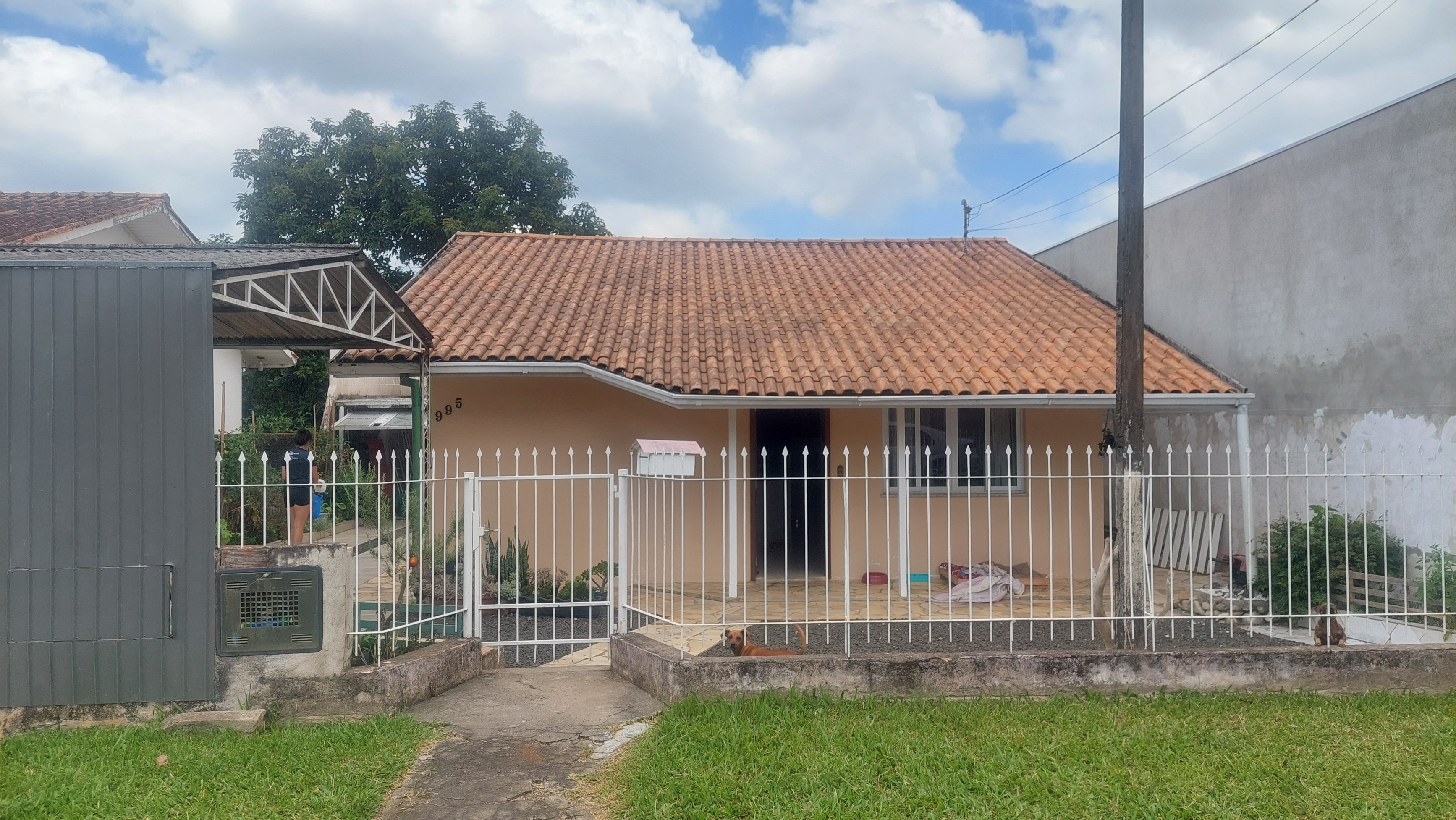 Imagem doCasa em Alvenaria com 100 m2 + Casa em Madeira nos fundos com 60 m2