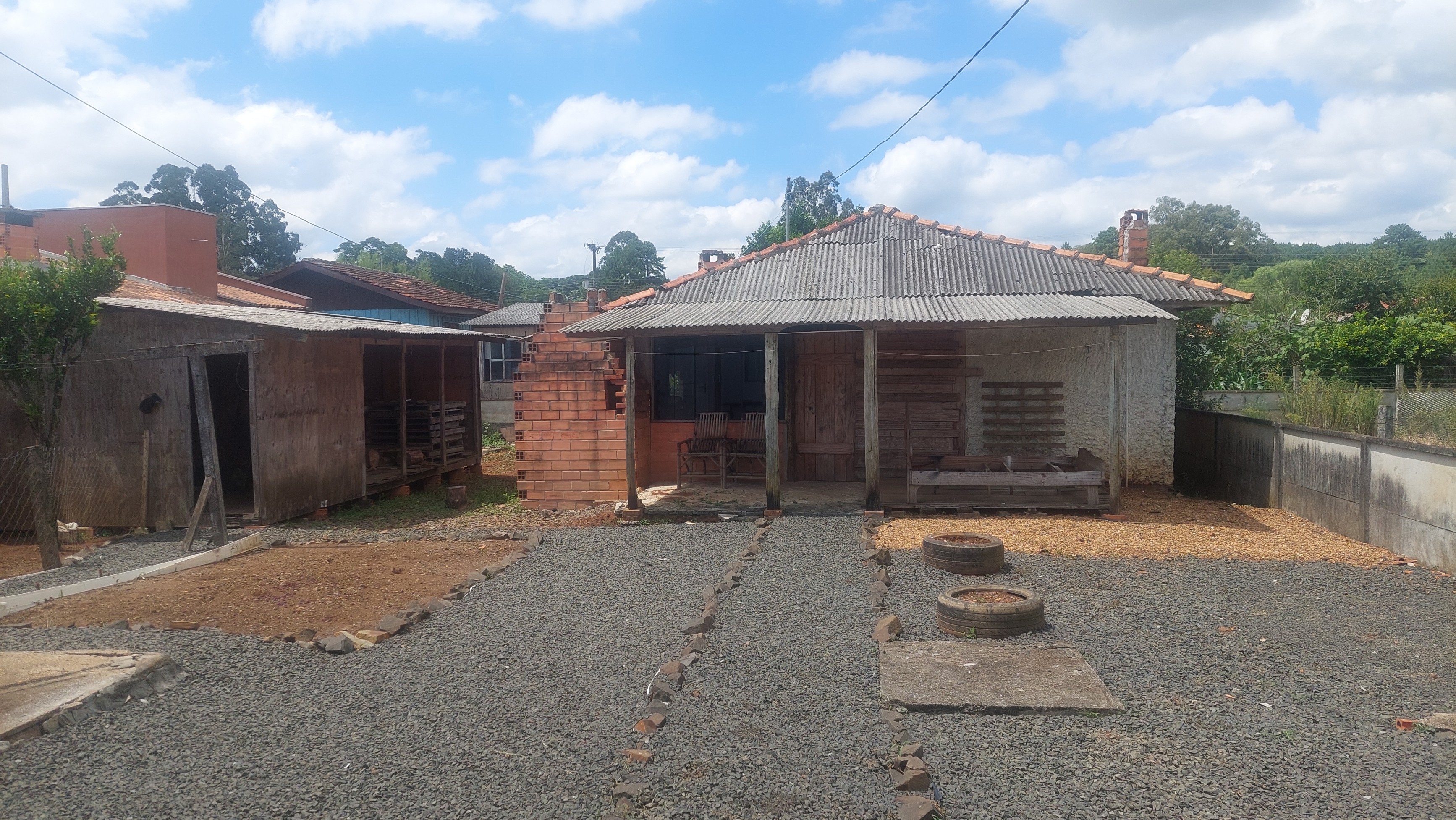 Imagem doCasa em Alvenaria com 100 m2 + Casa em Madeira nos fundos com 60 m2