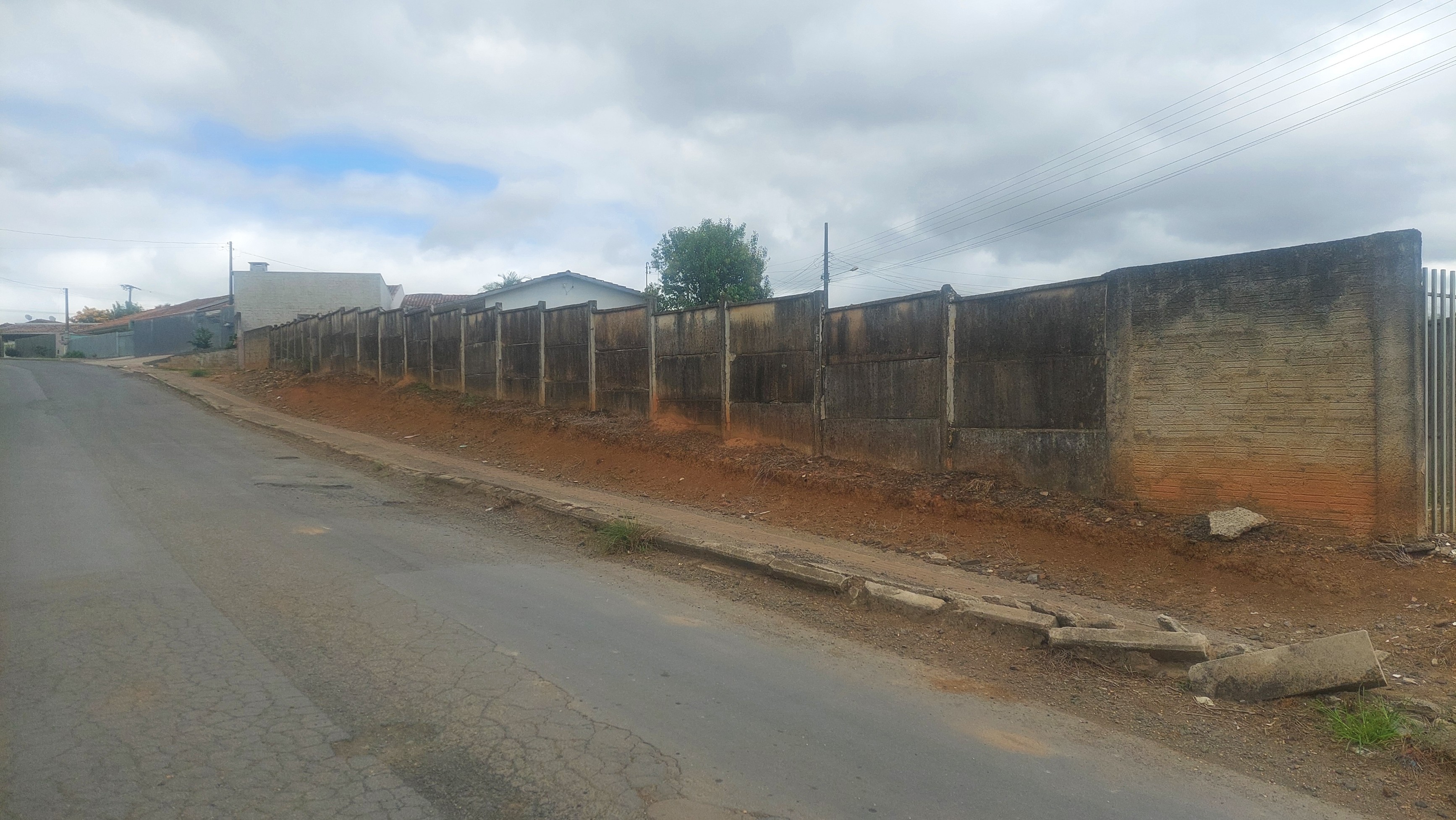 Imagem doA VENDA - LOTE COM 360 M2. Rua Reneau Cubas e Mamed Cador, bairro Industrial 1