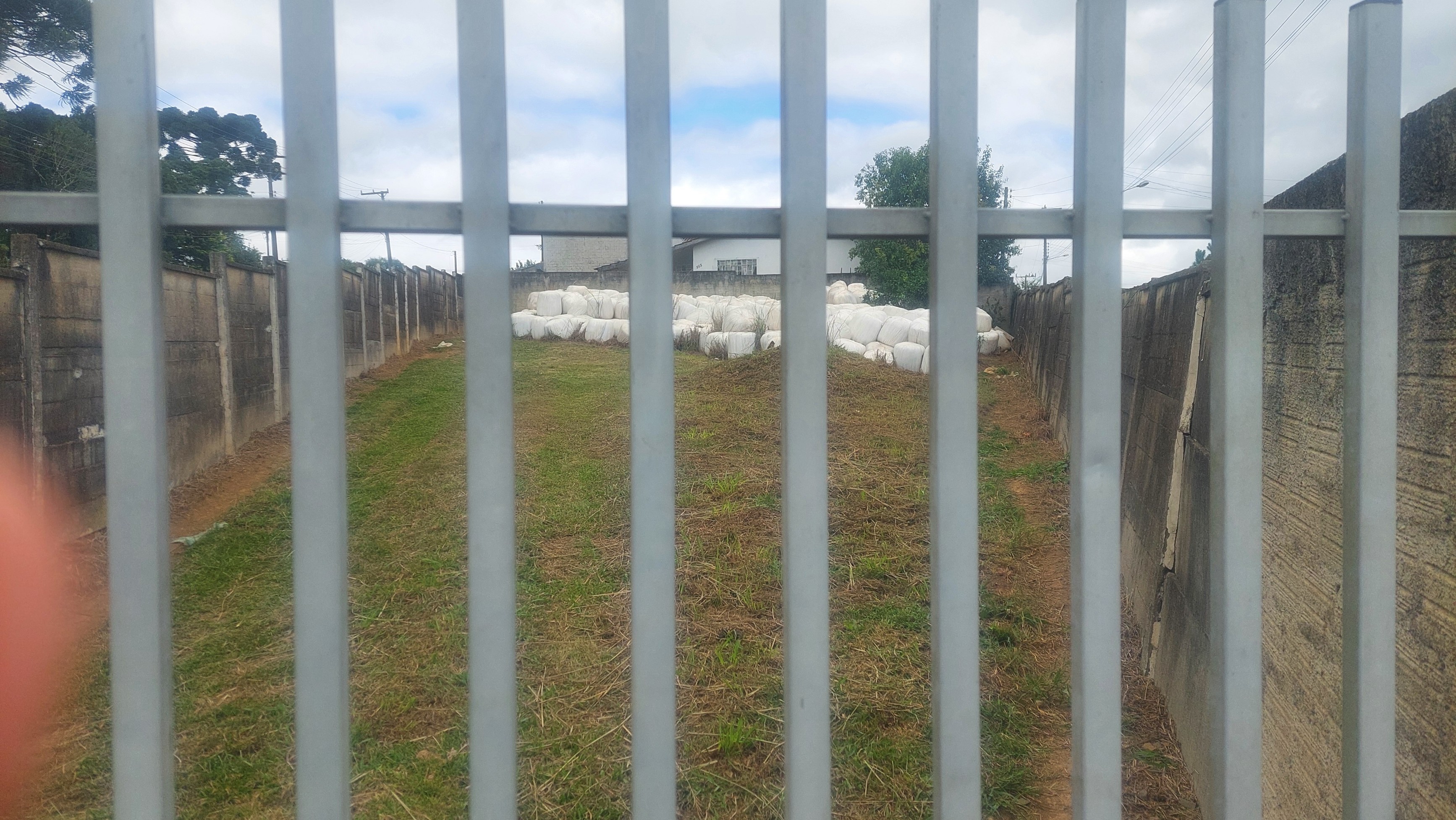 Imagem doA VENDA - LOTE COM 360 M2. Rua Reneau Cubas e Mamed Cador, bairro Industrial 1