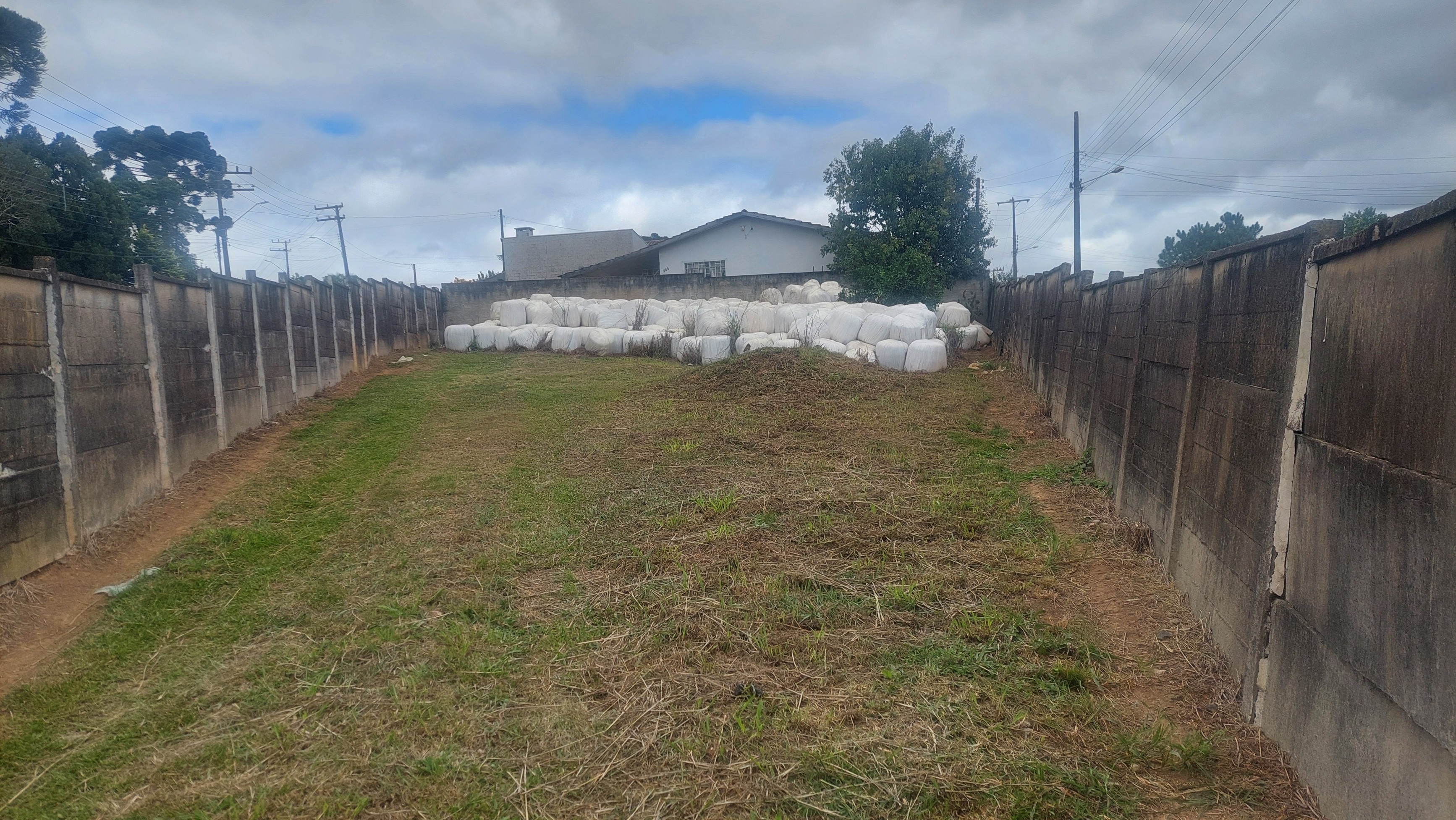Imagem doA VENDA - LOTE COM 360 M2. Rua Reneau Cubas e Mamed Cador, bairro Industrial 1