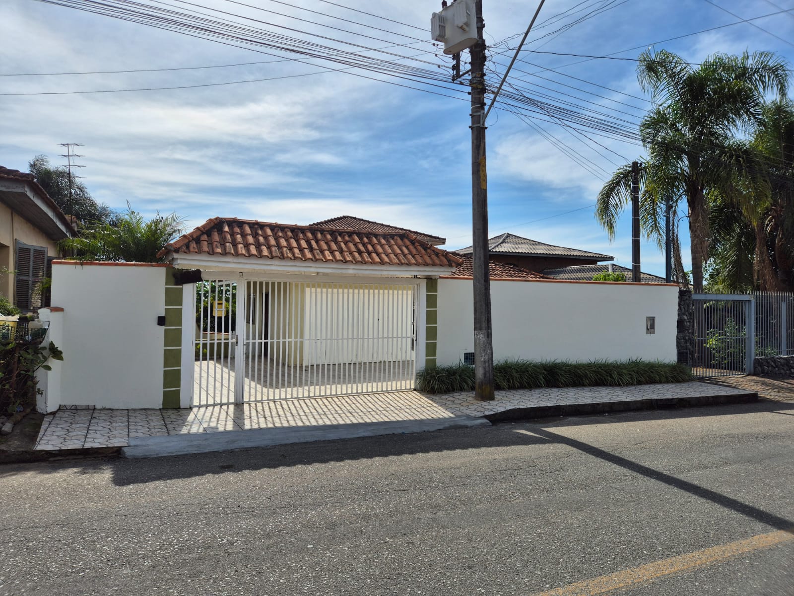 Imagem do A VENDA _ Casa de Alvenaria 2 pisos - com 230 m2 - Bairro Alto das Palmeiras