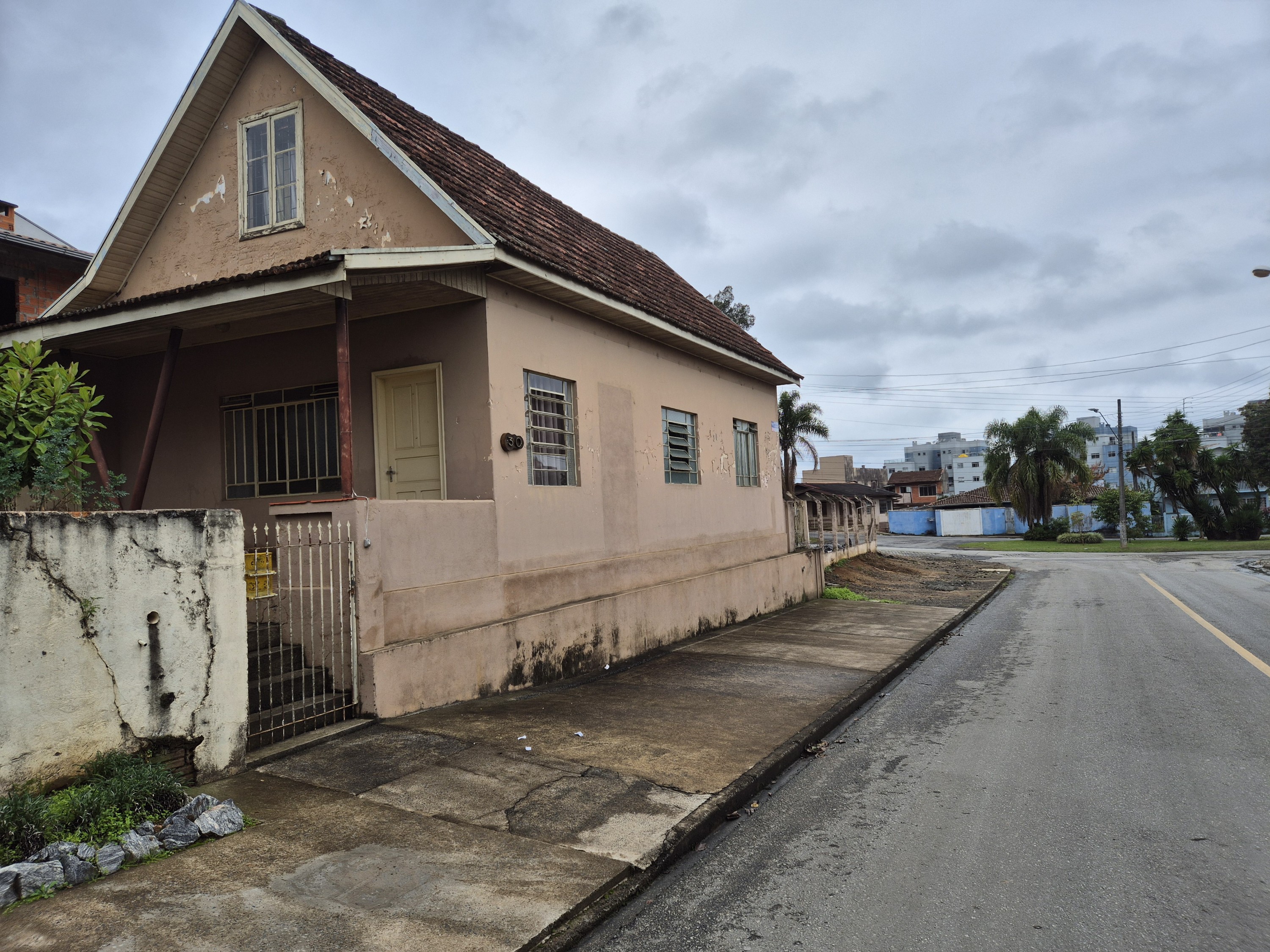 Imagem do A VENDA - Casa modelo Antigo com 120 m2 e Sobrado Novo com 115 m2 mesmo terreno
