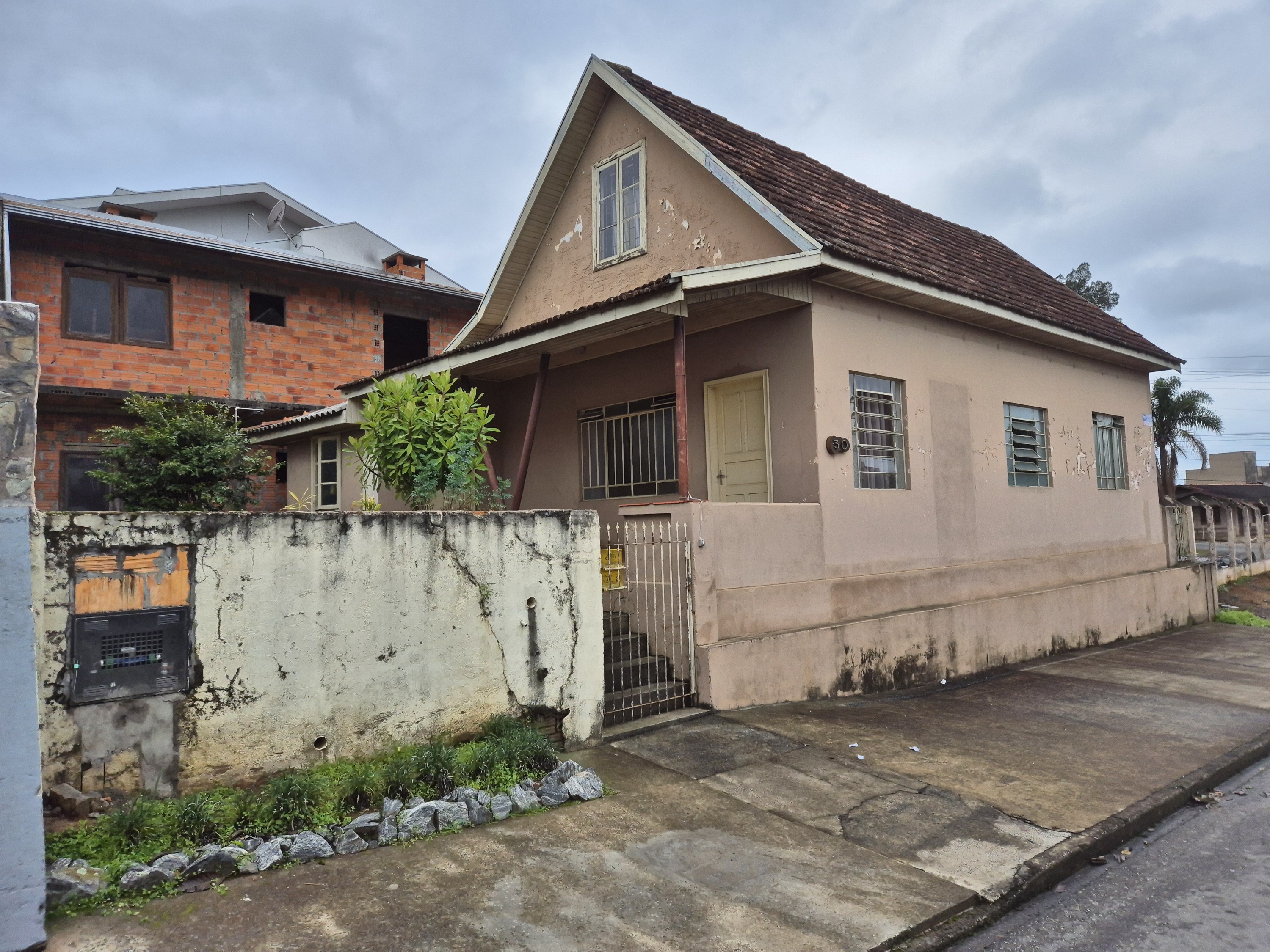 Imagem do A VENDA - Casa modelo Antigo com 120 m2 e Sobrado Novo com 115 m2 mesmo terreno