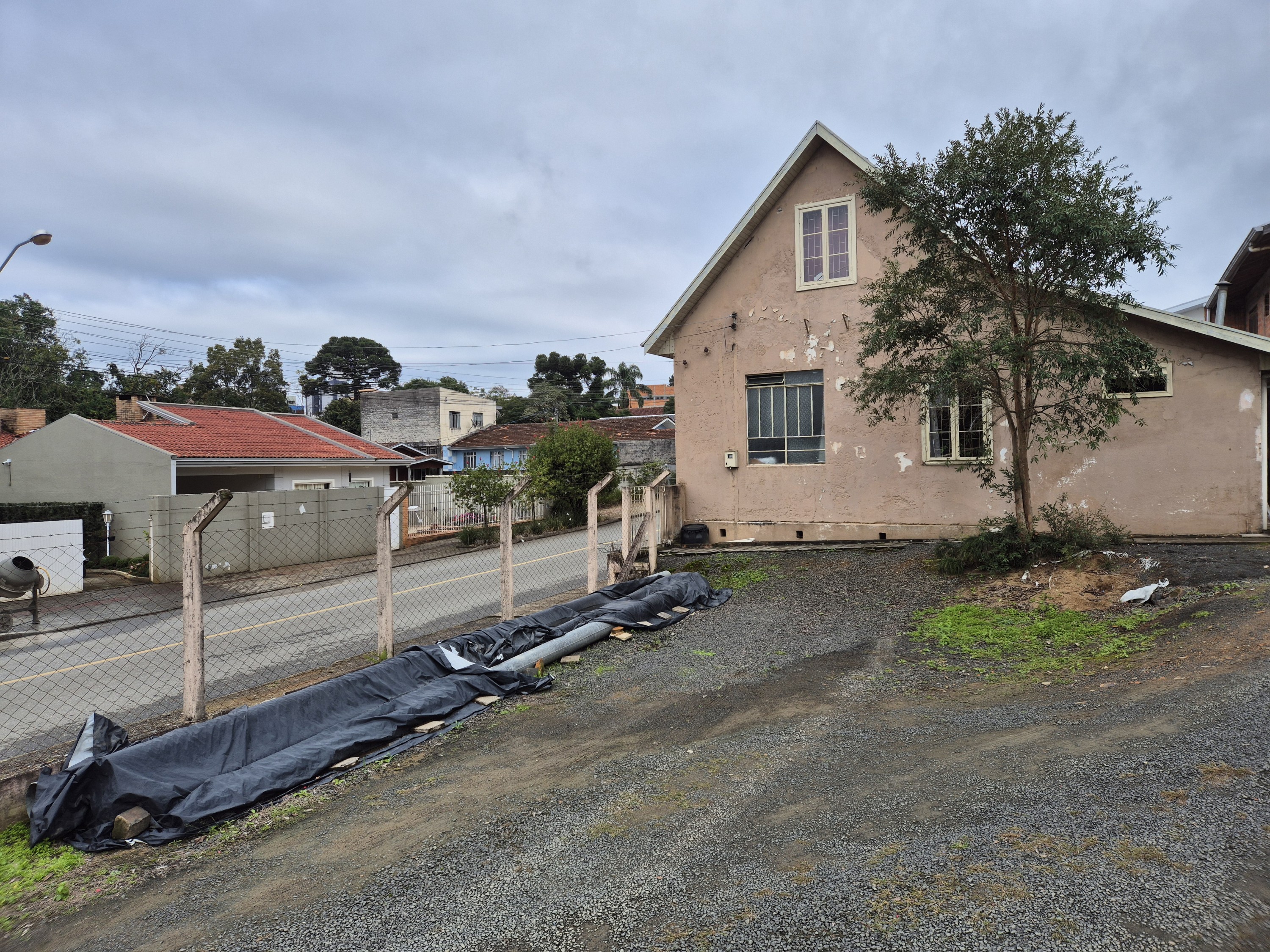 Imagem do A VENDA - Casa modelo Antigo com 120 m2 e Sobrado Novo com 115 m2 mesmo terreno