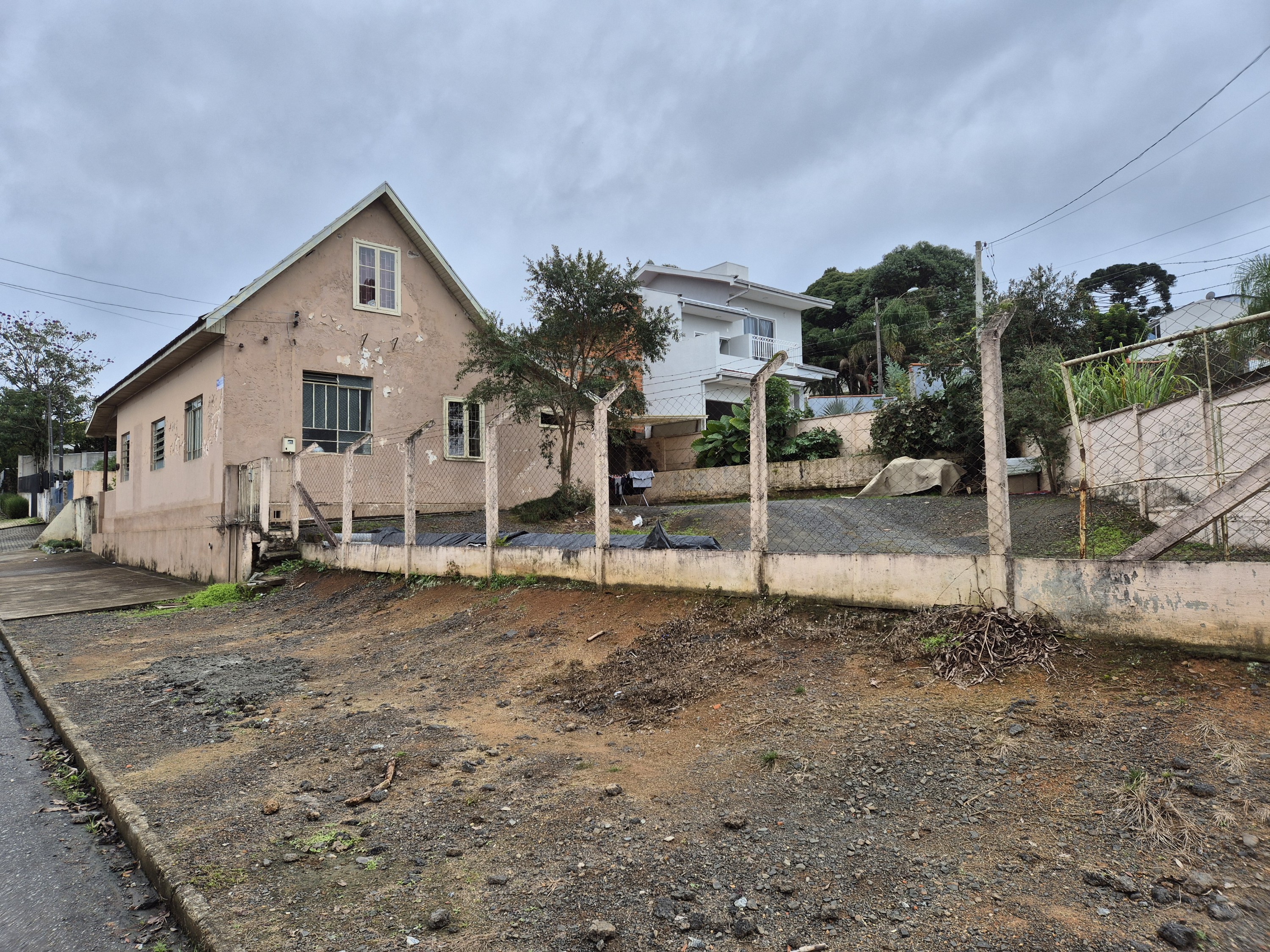 Imagem do A VENDA - Casa modelo Antigo com 120 m2 e Sobrado Novo com 115 m2 mesmo terreno