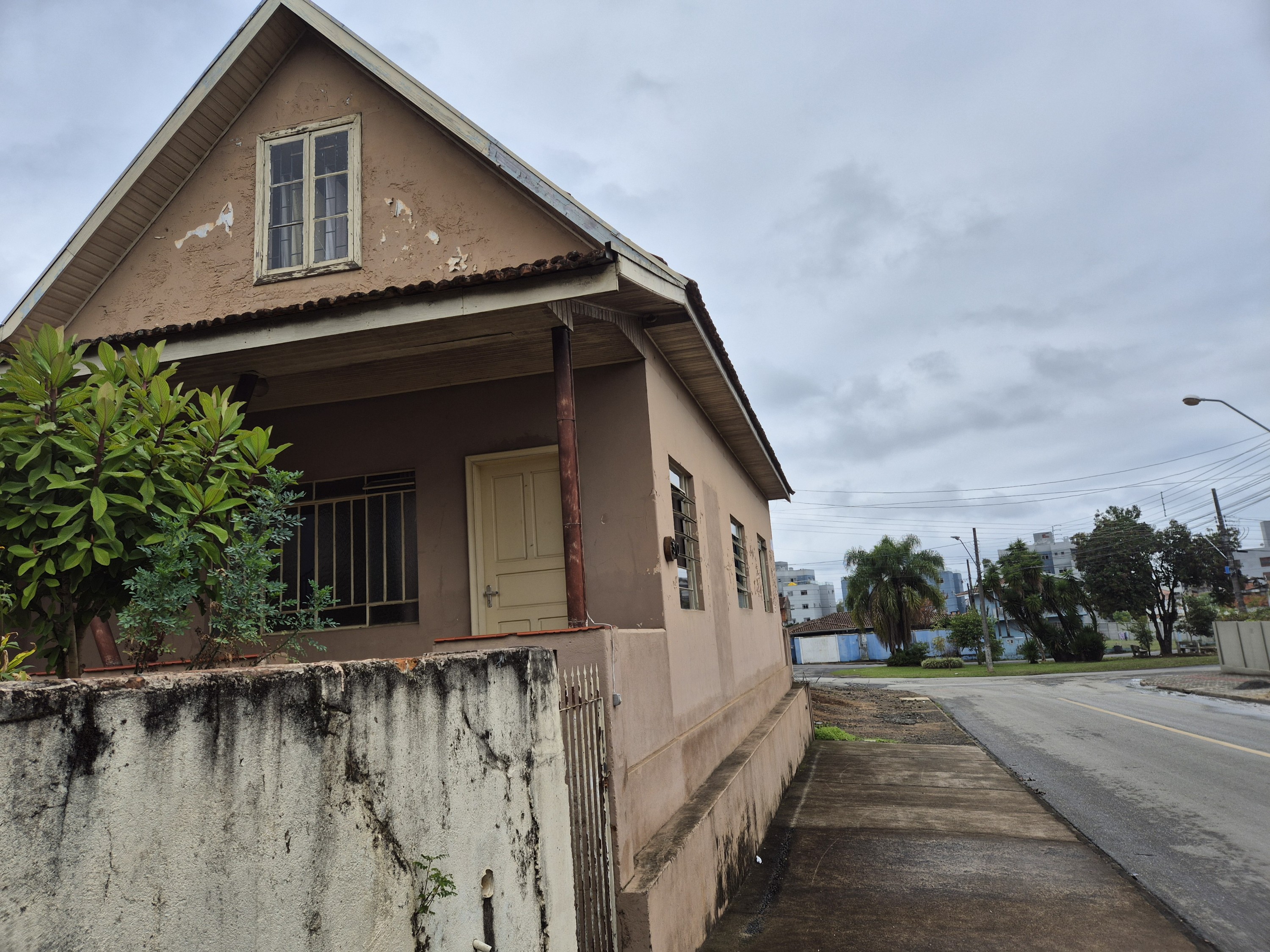Imagem do A VENDA - Casa modelo Antigo com 120 m2 e Sobrado Novo com 115 m2 mesmo terreno